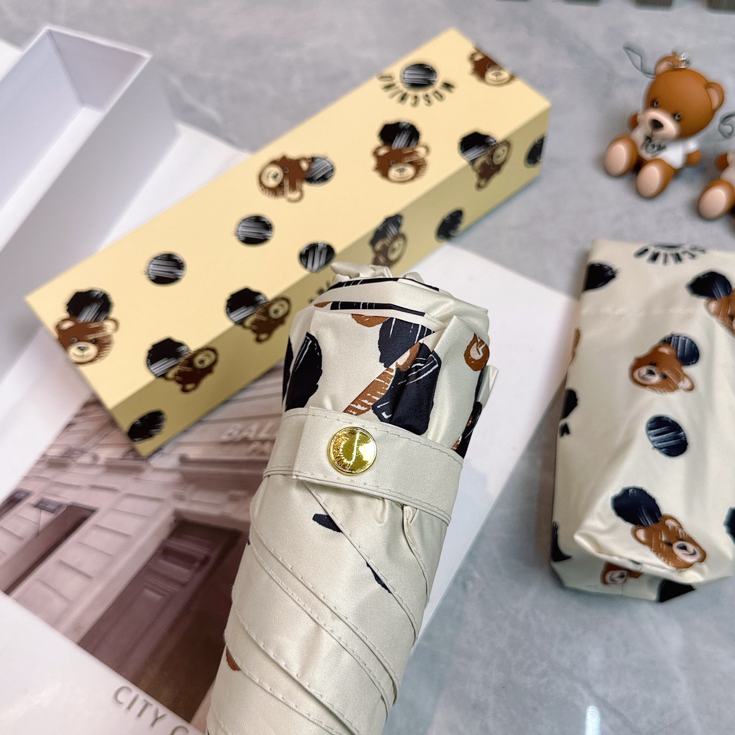   Moschino（莫斯奇诺） 新款 五折 折叠晴雨伞  时尚原单代工品质 细节精致 看得见的品质 打