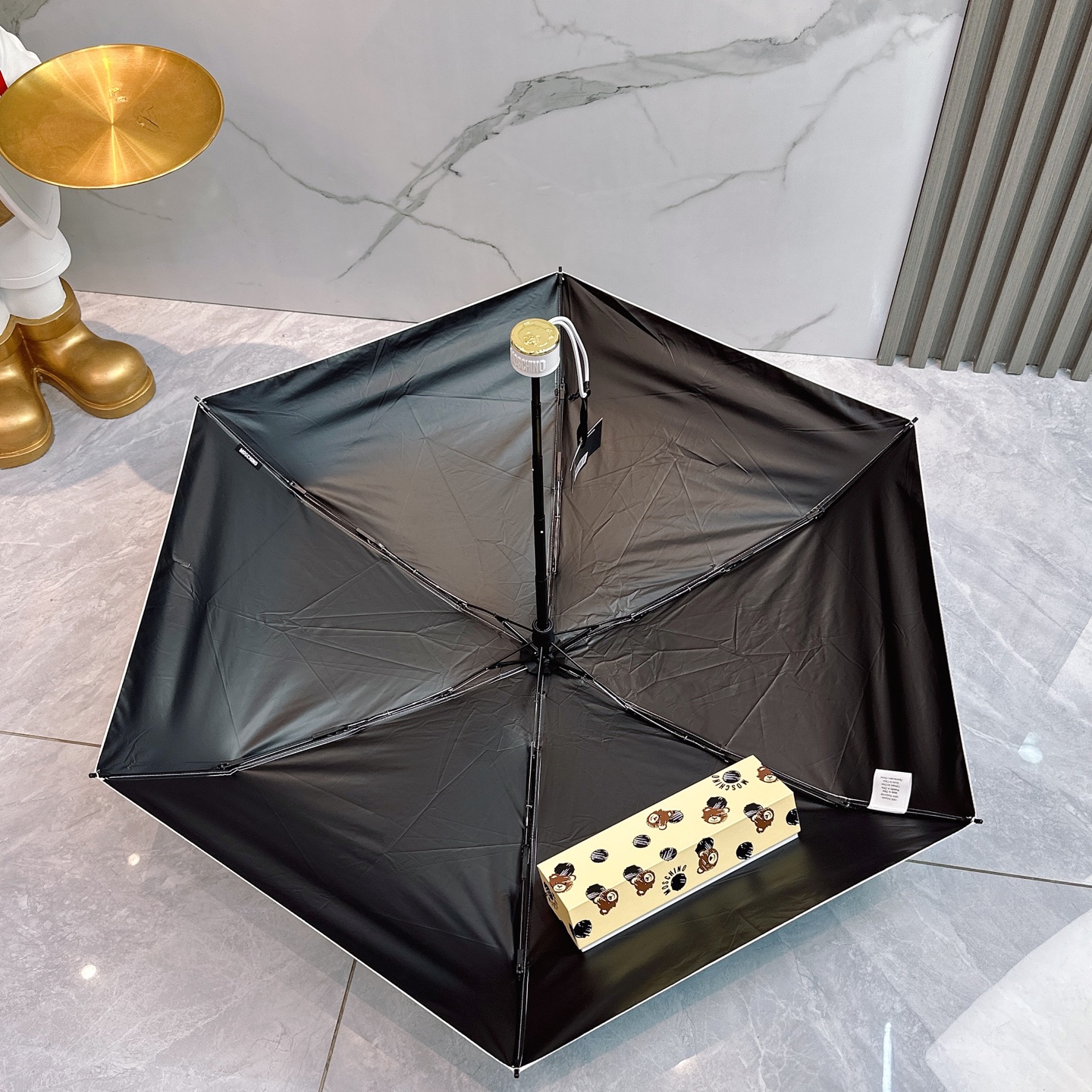   Moschino（莫斯奇诺） 新款 五折 折叠晴雨伞  时尚原单代工品质 细节精致 看得见的品质 打
