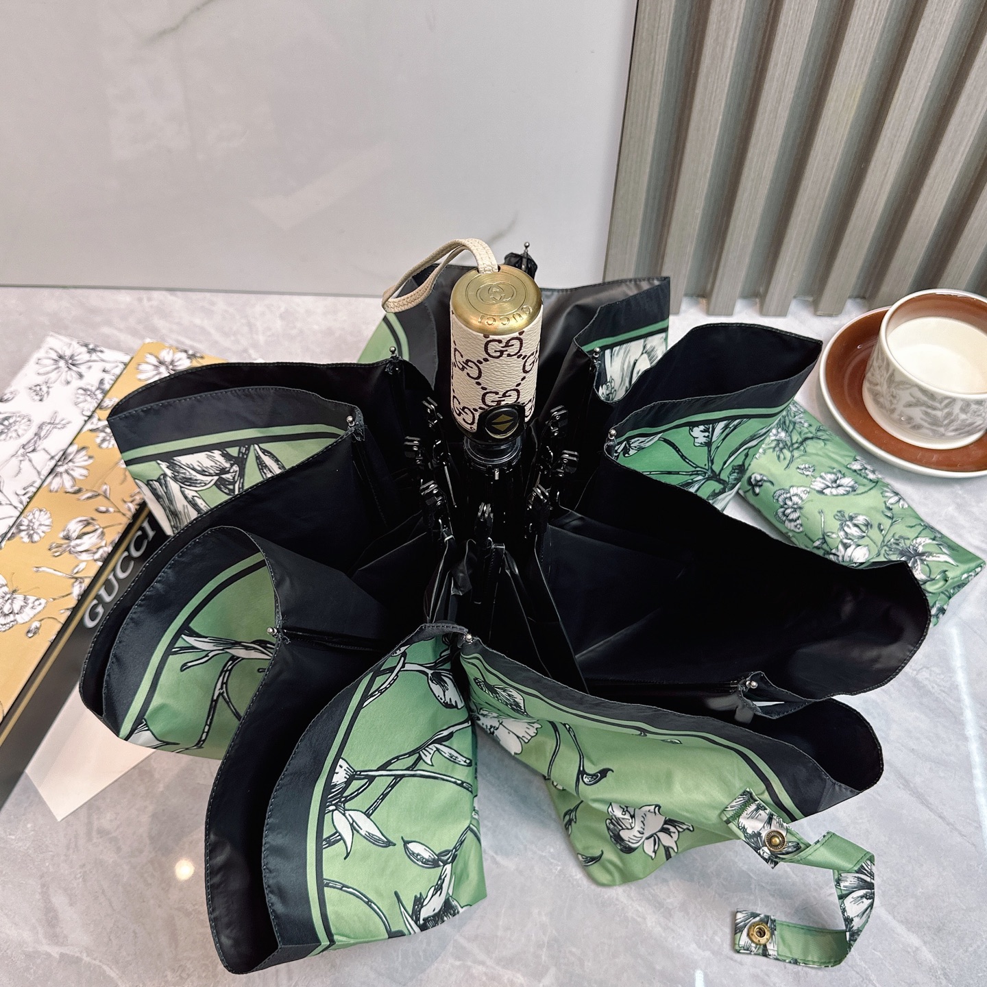  GUCCI（古驰 ）米奇 夏季新款 全自动折叠晴雨伞 
黑色涂层防晒有效阻隔紫外线99%，UPF>50