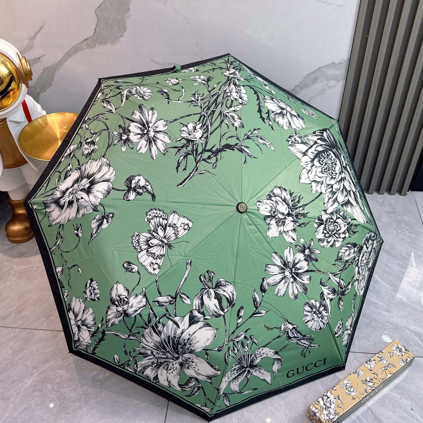  GUCCI（古驰 ）米奇 夏季新款 全自动折叠晴雨伞 
黑色涂层防晒有效阻隔紫外线99%，UPF>50