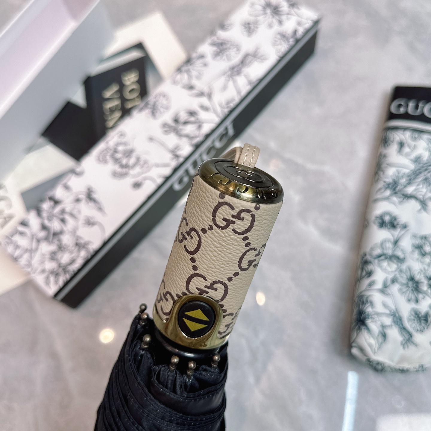  GUCCI（古驰 ）米奇 夏季新款 全自动折叠晴雨伞 
黑色涂层防晒有效阻隔紫外线99%，UPF>50