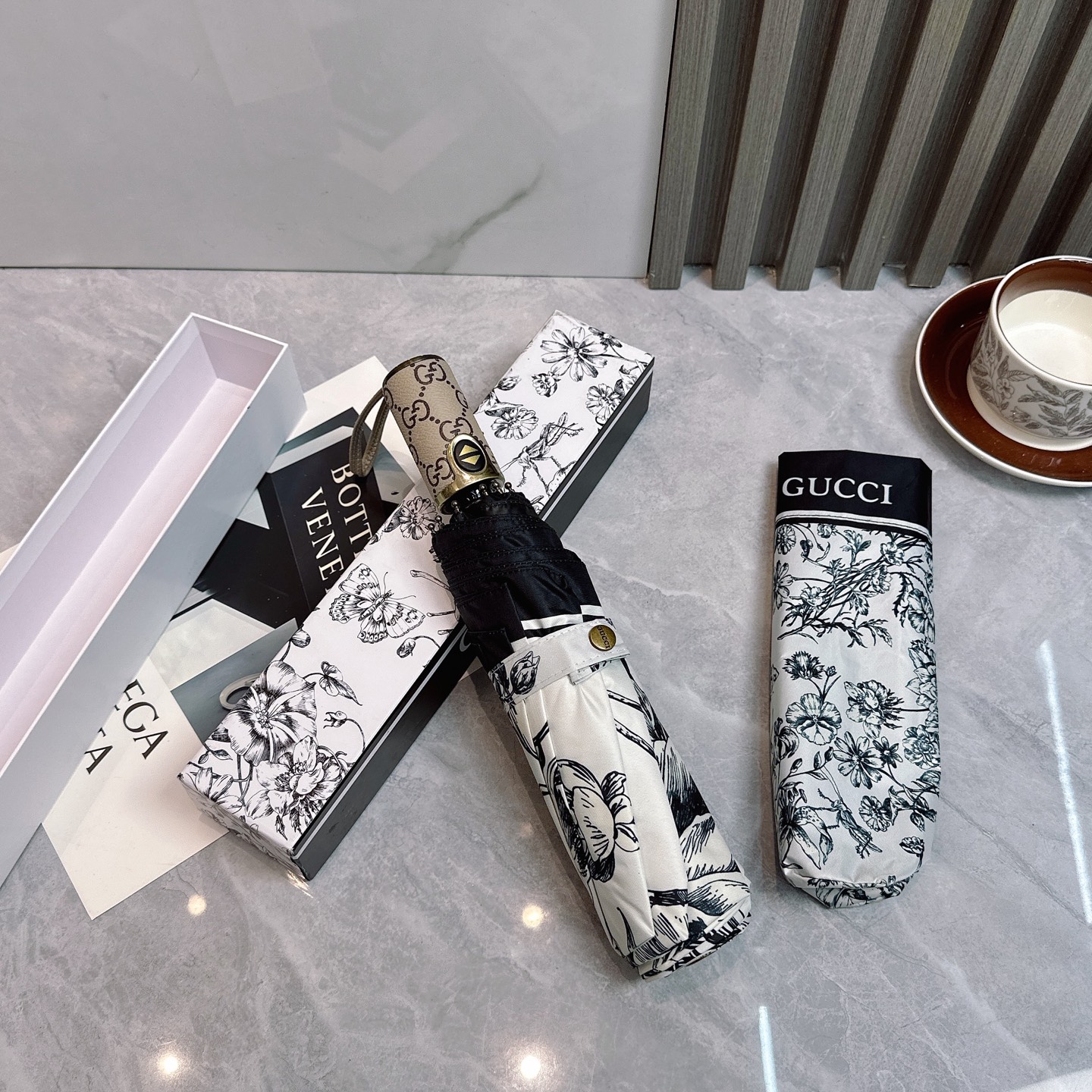  GUCCI（古驰 ）米奇 夏季新款 全自动折叠晴雨伞 
黑色涂层防晒有效阻隔紫外线99%，UPF>50