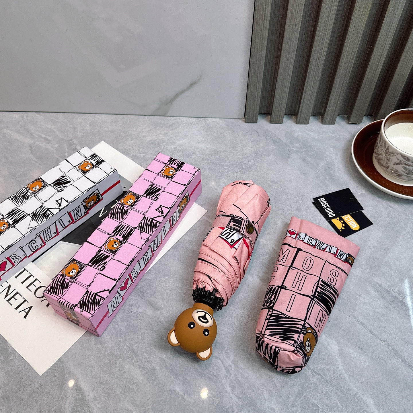   Moschino（莫斯奇诺） 新款 五折 折叠晴雨伞  时尚原单代工品质 细节精致 看得见的品质 打