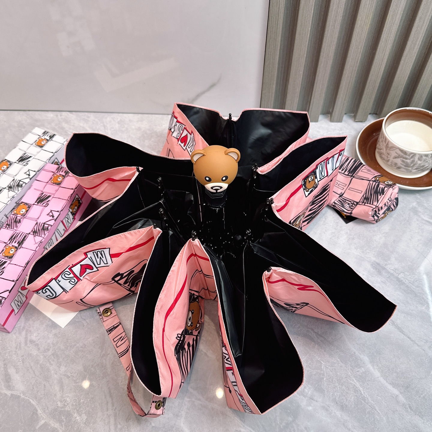   Moschino（莫斯奇诺） 新款 五折 折叠晴雨伞  时尚原单代工品质 细节精致 看得见的品质 打