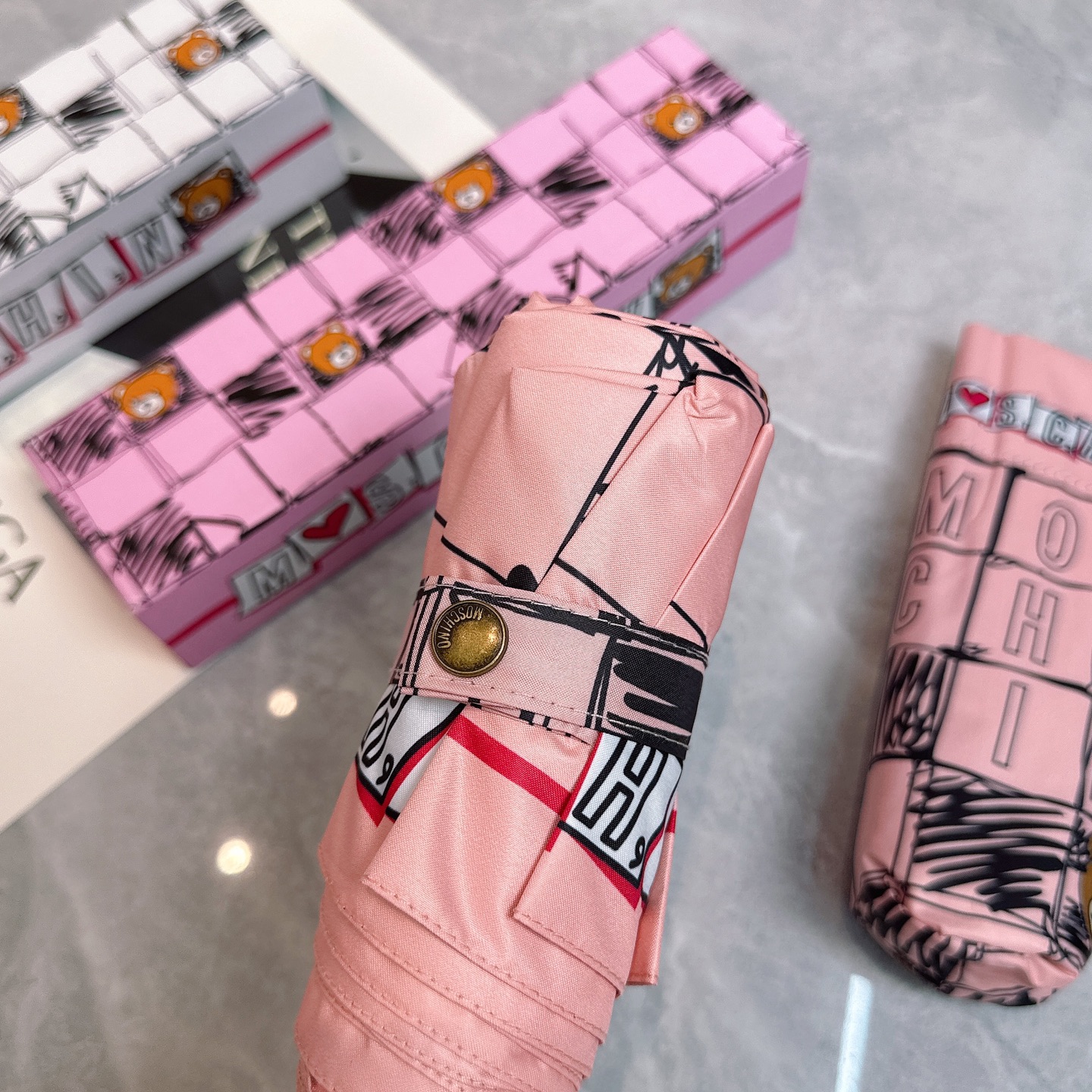   Moschino（莫斯奇诺） 新款 五折 折叠晴雨伞  时尚原单代工品质 细节精致 看得见的品质 打