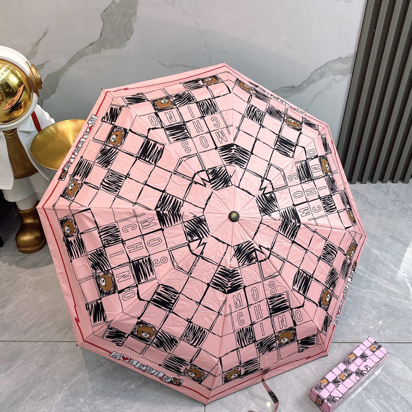   Moschino（莫斯奇诺） 新款 五折 折叠晴雨伞  时尚原单代工品质 细节精致 看得见的品质 打