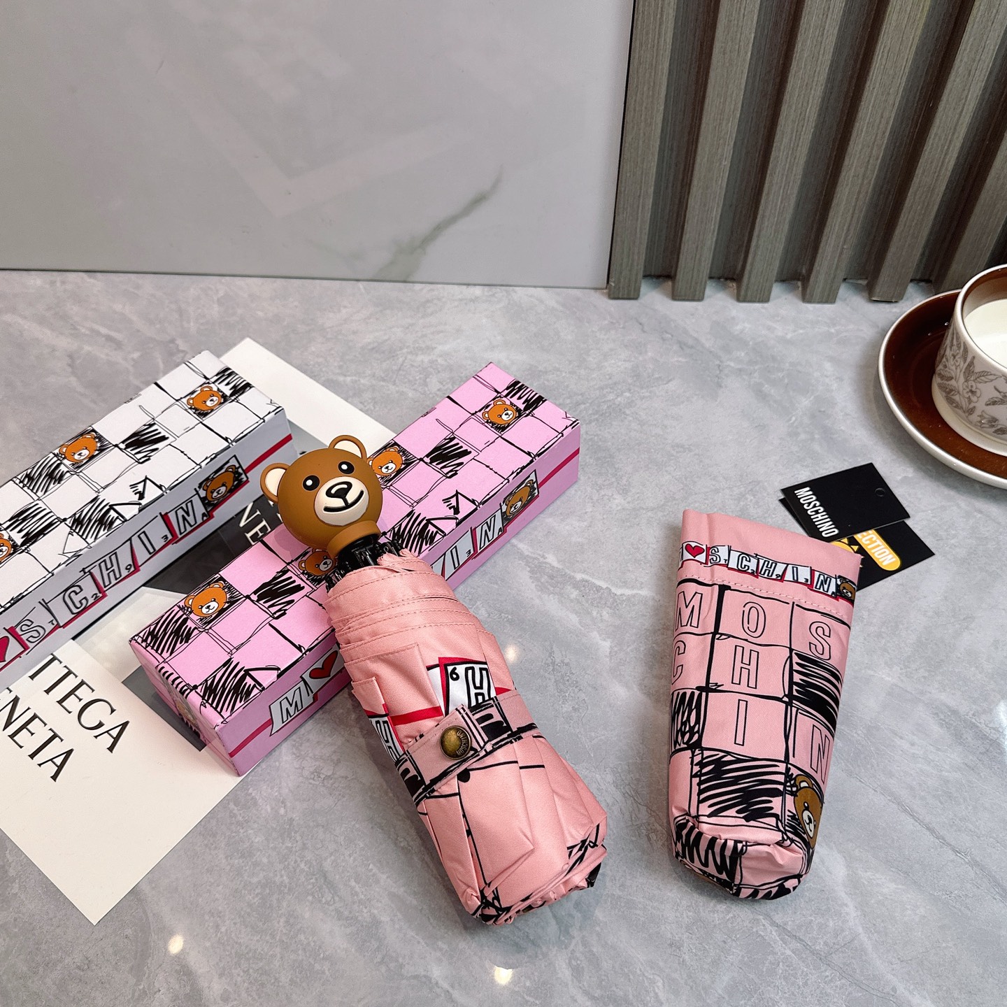   Moschino（莫斯奇诺） 新款 五折 折叠晴雨伞  时尚原单代工品质 细节精致 看得见的品质 打