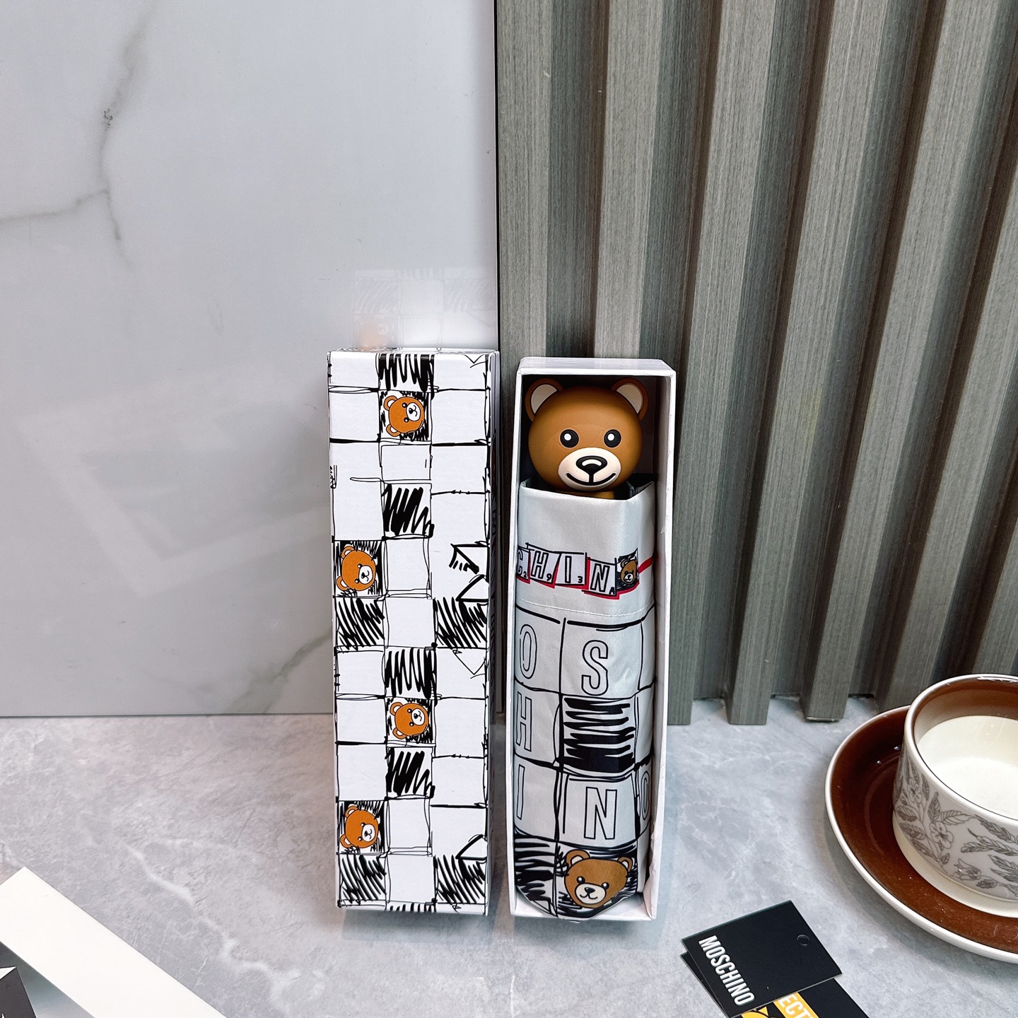  Moschino（莫斯奇诺） 新款 五折 折叠晴雨伞  时尚原单代工品质 细节精致 看得见的品质 打破