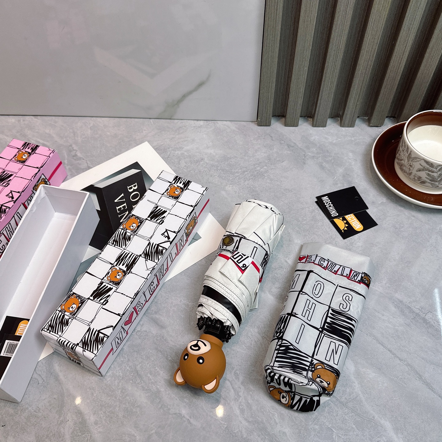  Moschino（莫斯奇诺） 新款 五折 折叠晴雨伞  时尚原单代工品质 细节精致 看得见的品质 打破