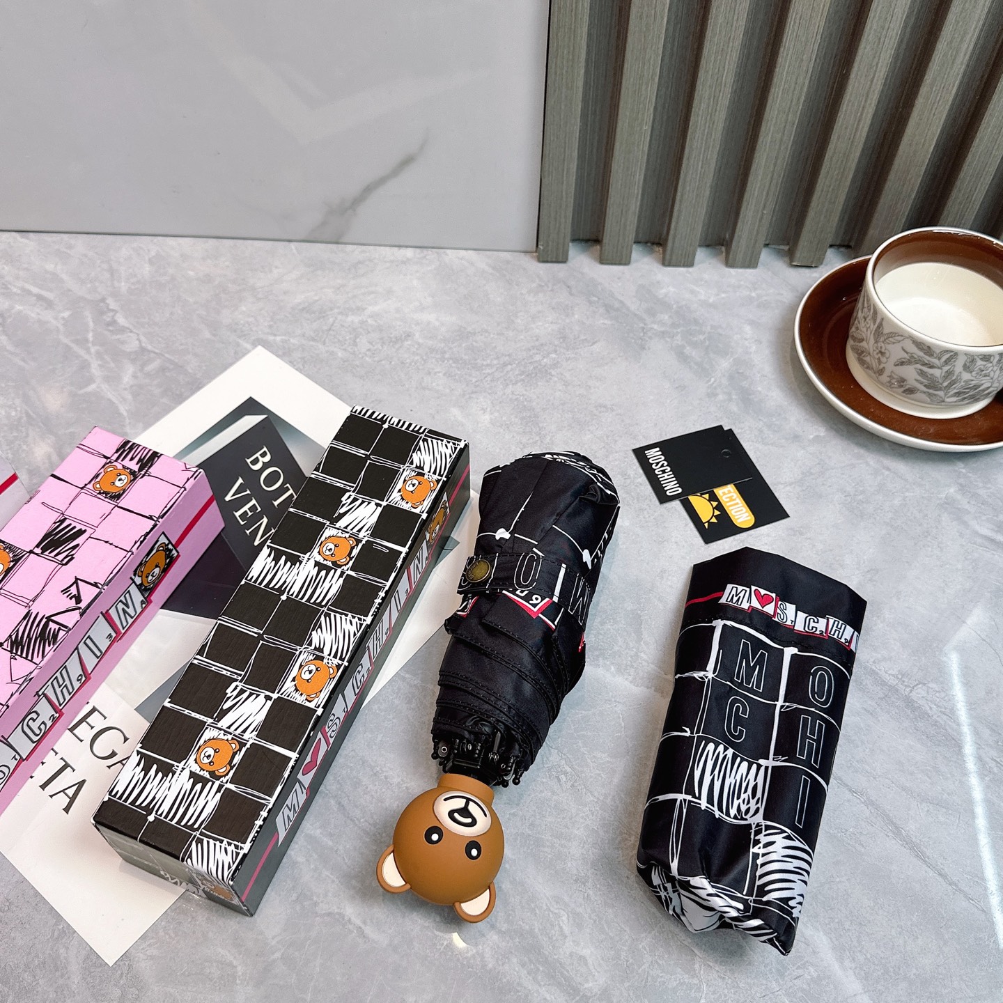   Moschino（莫斯奇诺） 新款 五折 折叠晴雨伞  时尚原单代工品质 细节精致 看得见的品质 打