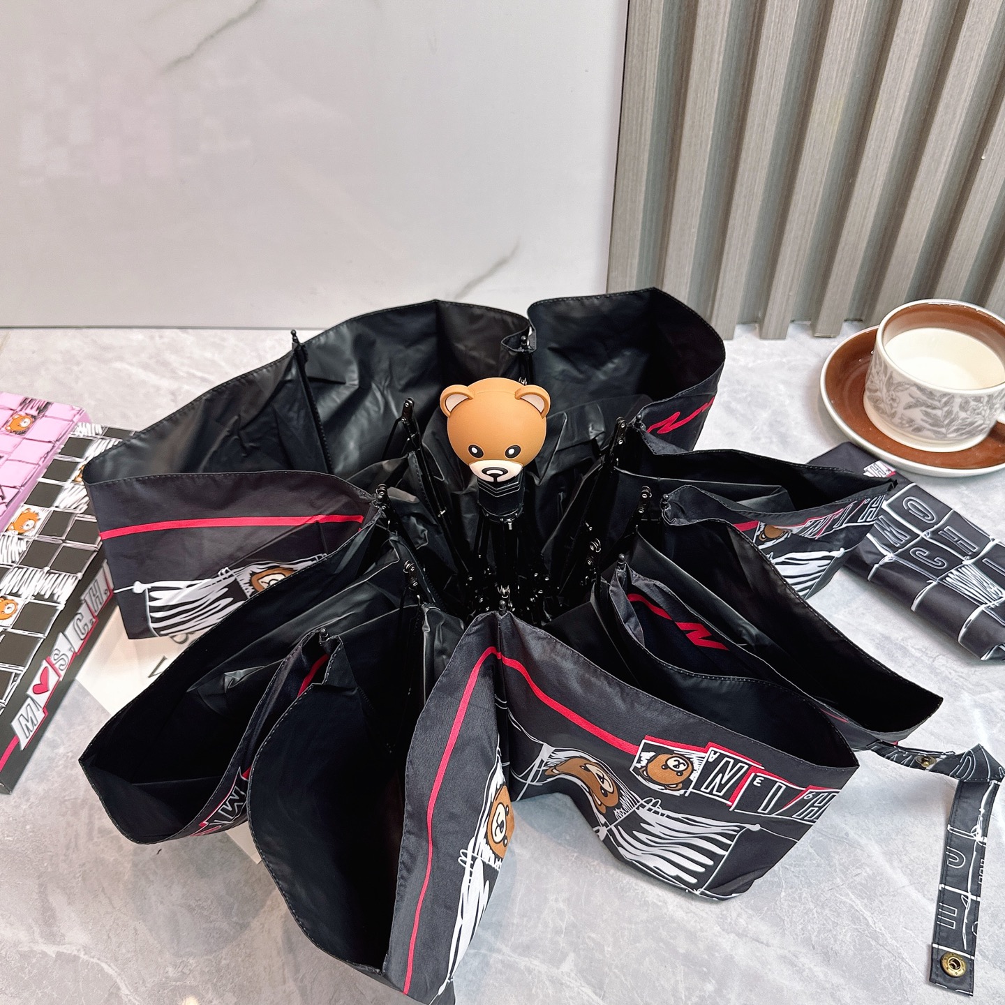   Moschino（莫斯奇诺） 新款 五折 折叠晴雨伞  时尚原单代工品质 细节精致 看得见的品质 打