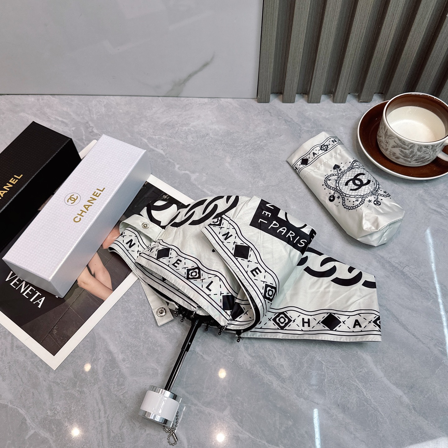  CHANEL（香奈儿）新款 五折 折叠晴雨伞  时尚原单代工品质 细节精致 看得见的品质 打破一成不变