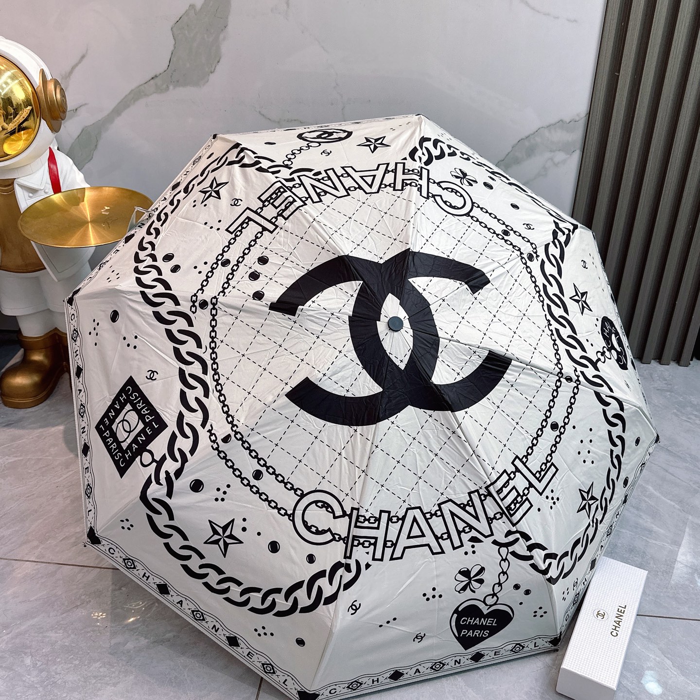  CHANEL（香奈儿）新款 五折 折叠晴雨伞  时尚原单代工品质 细节精致 看得见的品质 打破一成不变
