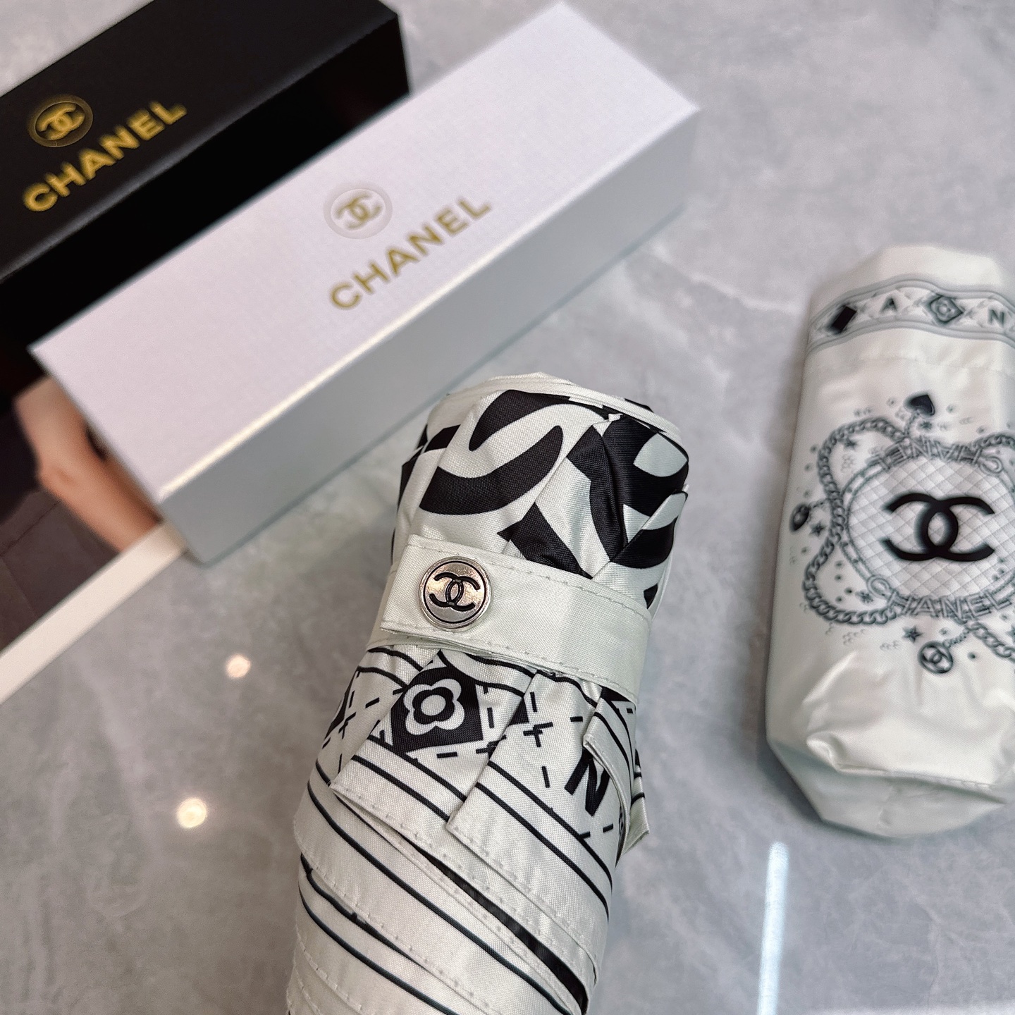  CHANEL（香奈儿）新款 五折 折叠晴雨伞  时尚原单代工品质 细节精致 看得见的品质 打破一成不变