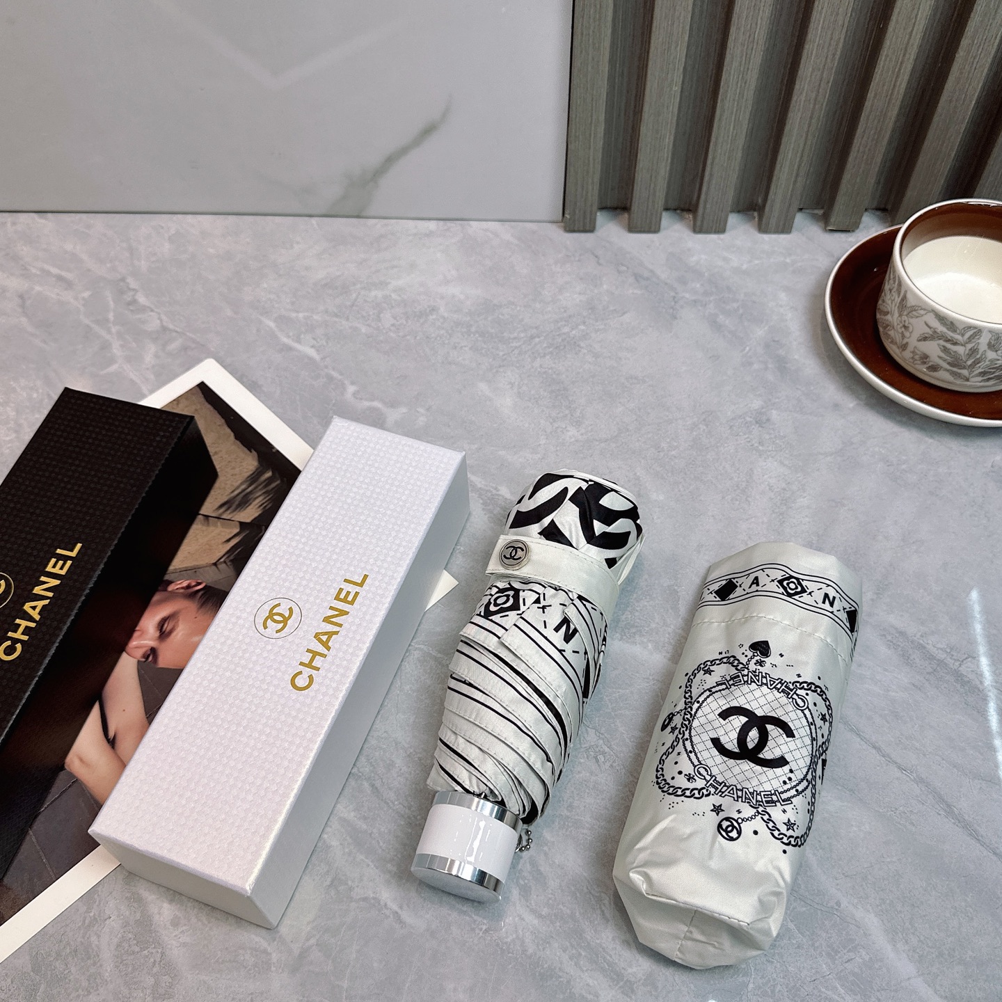  CHANEL（香奈儿）新款 五折 折叠晴雨伞  时尚原单代工品质 细节精致 看得见的品质 打破一成不变