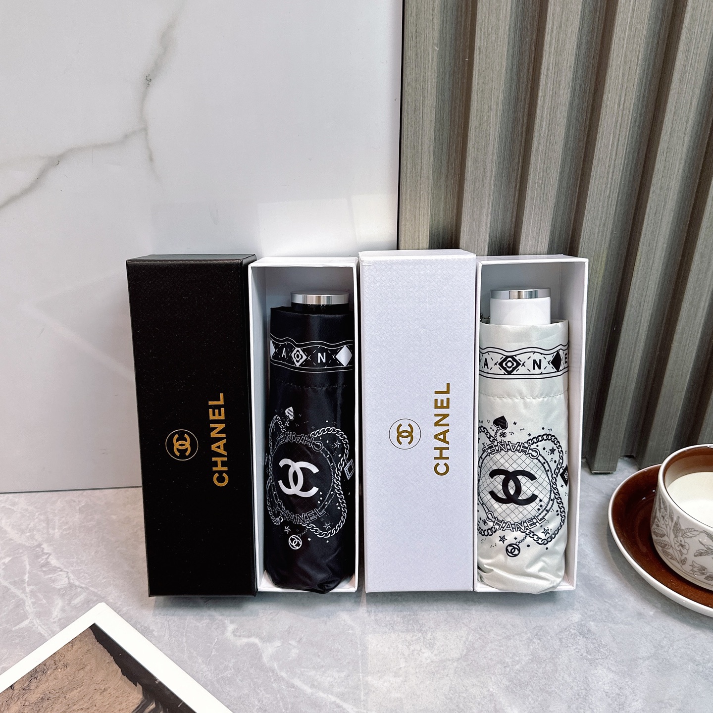  CHANEL（香奈儿）新款 五折 折叠晴雨伞  时尚原单代工品质 细节精致 看得见的品质 打破一成不变