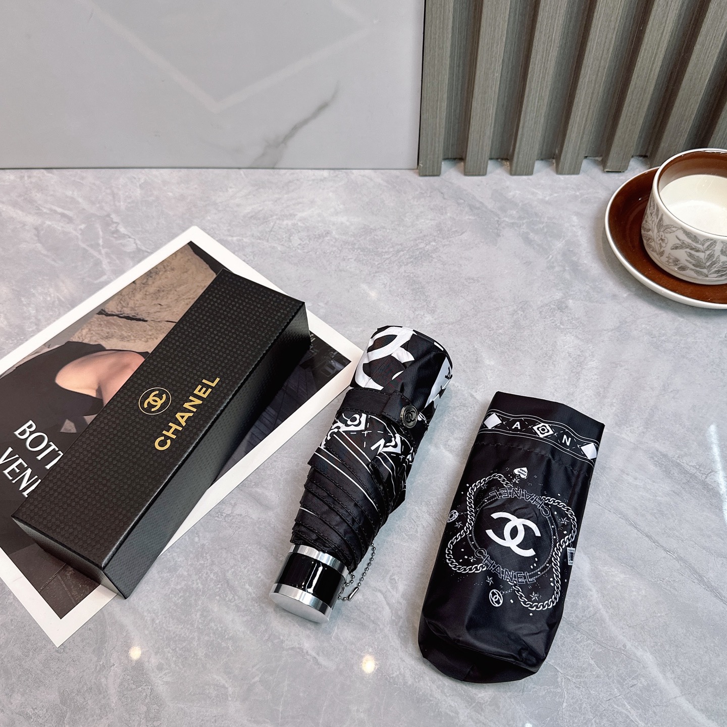  CHANEL（香奈儿）新款 五折 折叠晴雨伞  时尚原单代工品质 细节精致 看得见的品质 打破一成不变