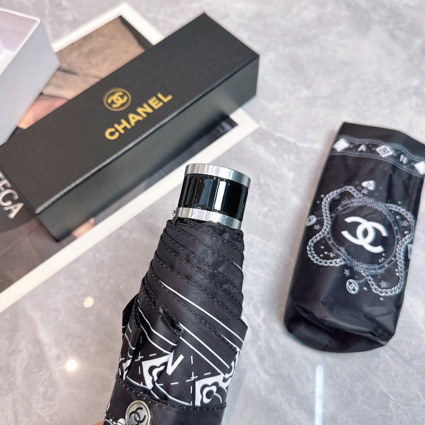  CHANEL（香奈儿）新款 五折 折叠晴雨伞  时尚原单代工品质 细节精致 看得见的品质 打破一成不变