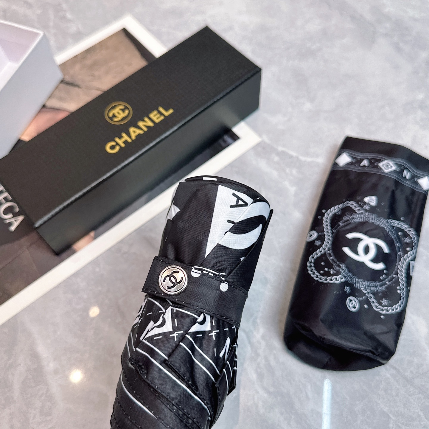  CHANEL（香奈儿）新款 五折 折叠晴雨伞  时尚原单代工品质 细节精致 看得见的品质 打破一成不变