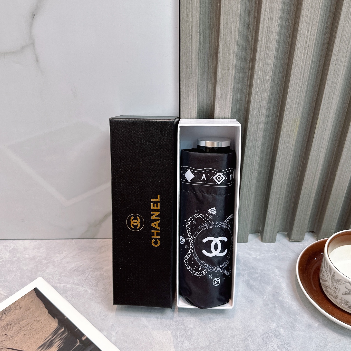  CHANEL（香奈儿）新款 五折 折叠晴雨伞  时尚原单代工品质 细节精致 看得见的品质 打破一成不变