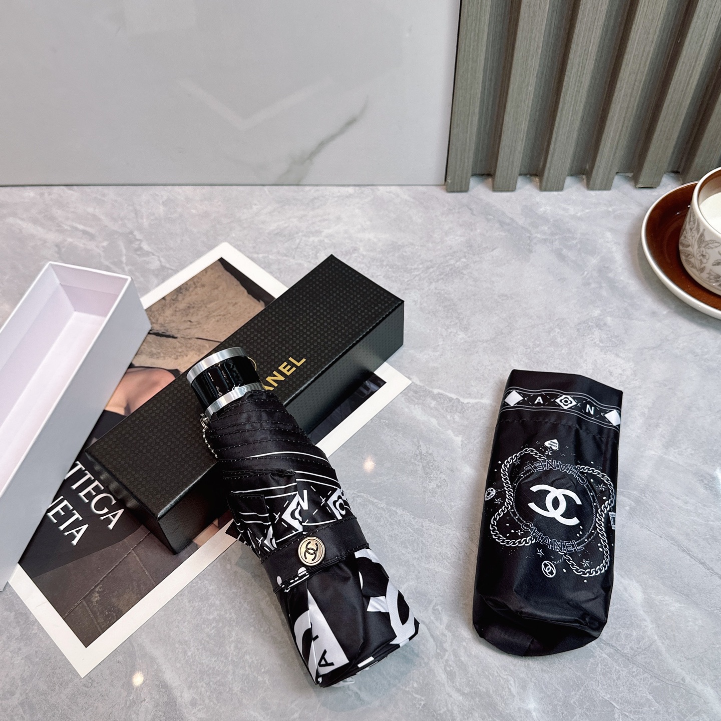  CHANEL（香奈儿）新款 五折 折叠晴雨伞  时尚原单代工品质 细节精致 看得见的品质 打破一成不变