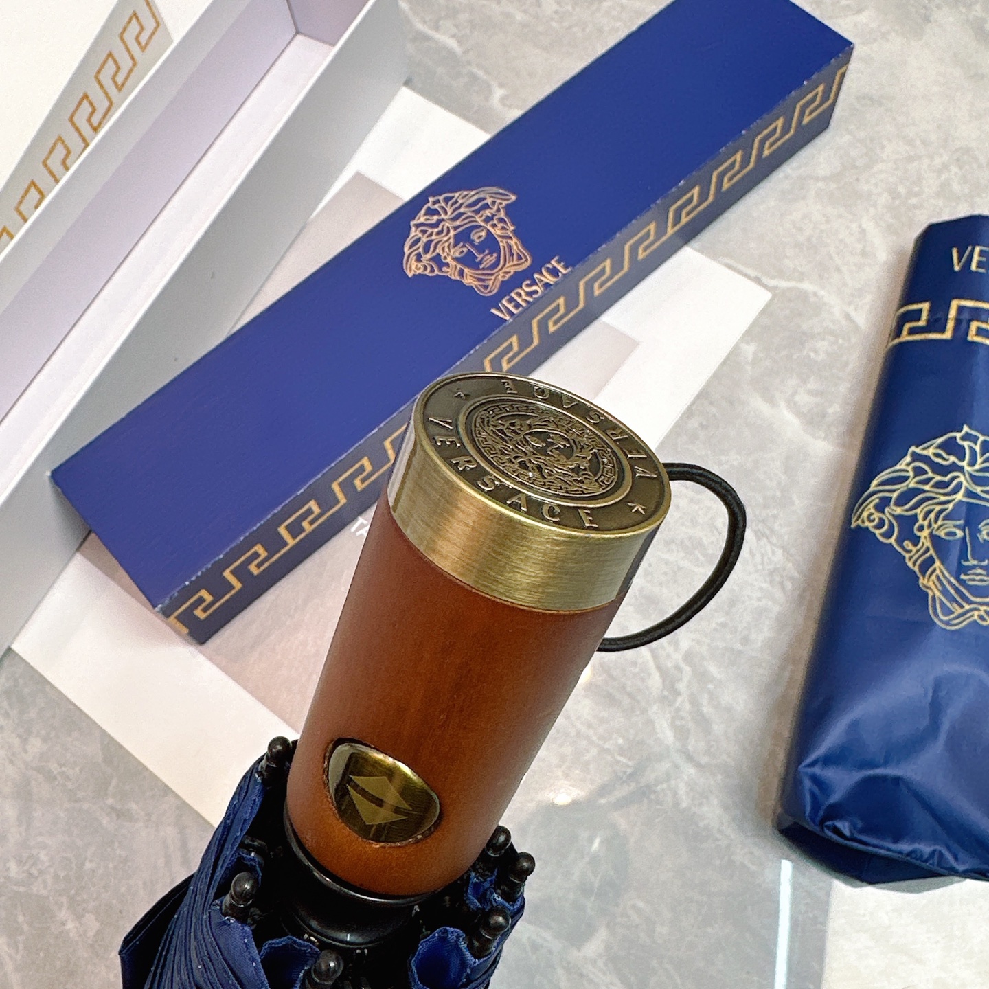 🌈🌈️范思哲（VERSACE）三折防晒睛雨伞🔥🔥 2055夏季新款 全自动折叠晴雨伞 
内里黑色涂层防晒