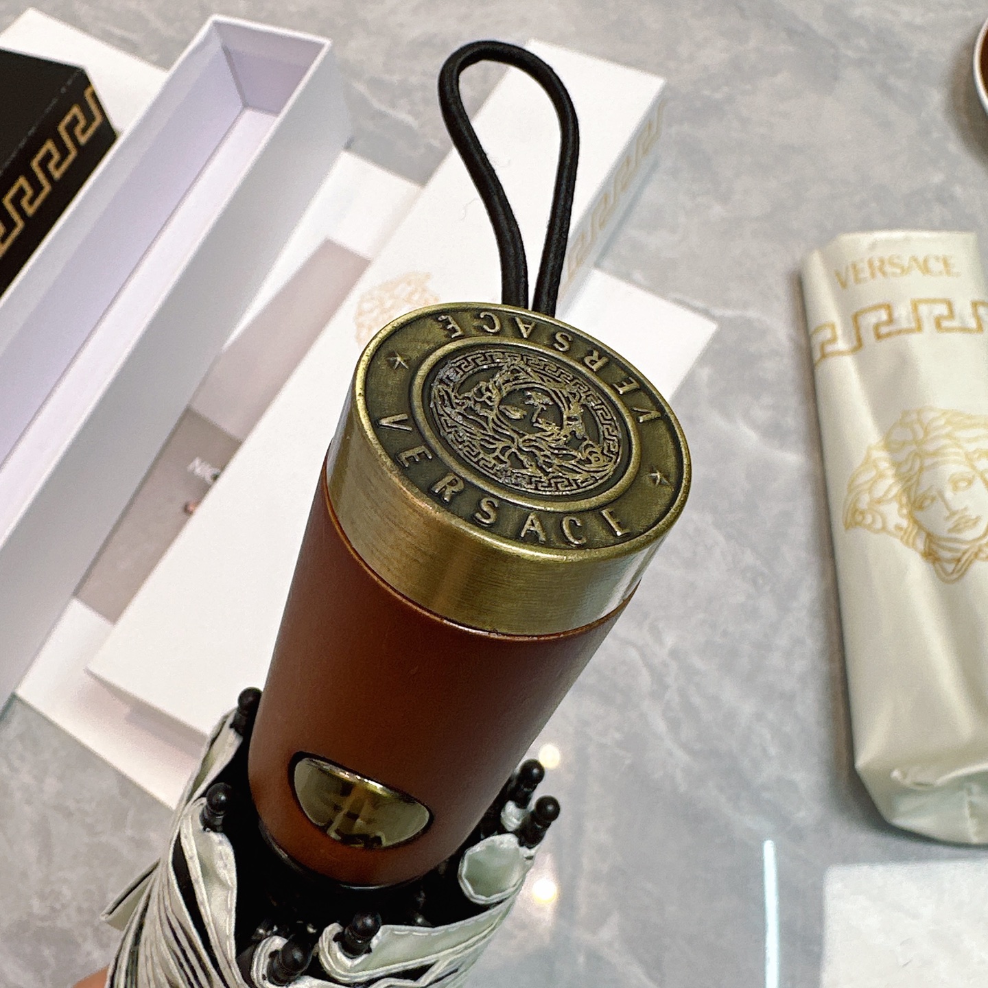 🌈🌈️范思哲（VERSACE）三折防晒睛雨伞🔥🔥 2055夏季新款 全自动折叠晴雨伞 
内里黑色涂层防晒