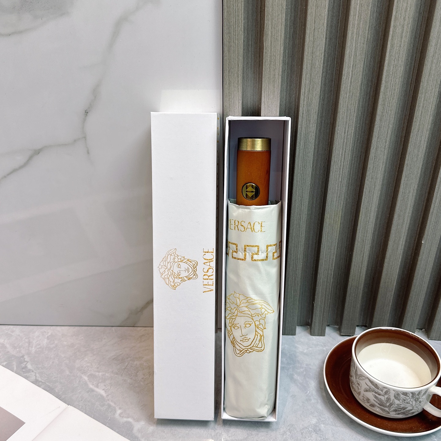 🌈🌈️范思哲（VERSACE）三折防晒睛雨伞🔥🔥 2055夏季新款 全自动折叠晴雨伞 
内里黑色涂层防晒