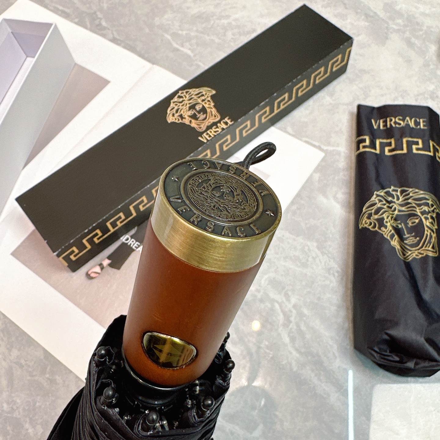 🌈🌈️范思哲（VERSACE）三折防晒睛雨伞🔥🔥 2055夏季新款 全自动折叠晴雨伞 
内里黑色涂层防晒