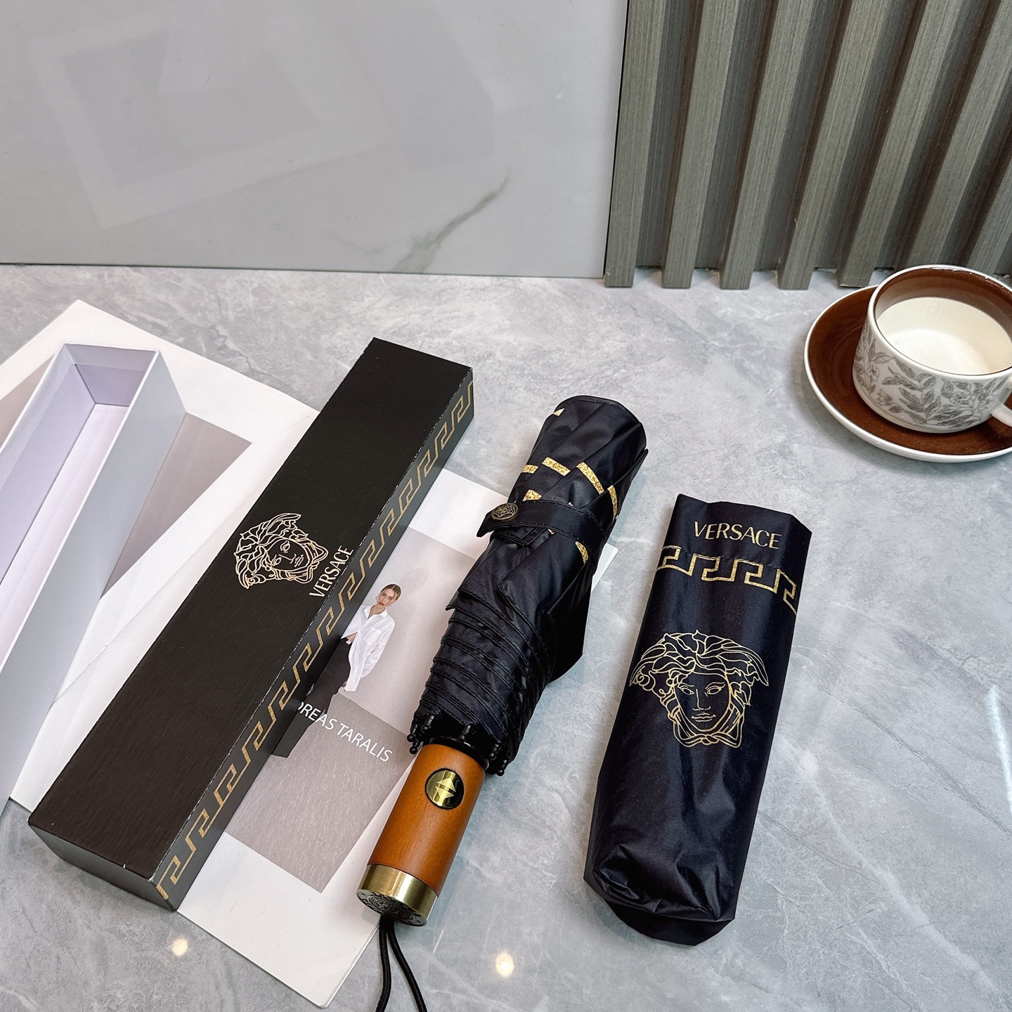 🌈🌈️范思哲（VERSACE）三折防晒睛雨伞🔥🔥 2055夏季新款 全自动折叠晴雨伞 
内里黑色涂层防晒