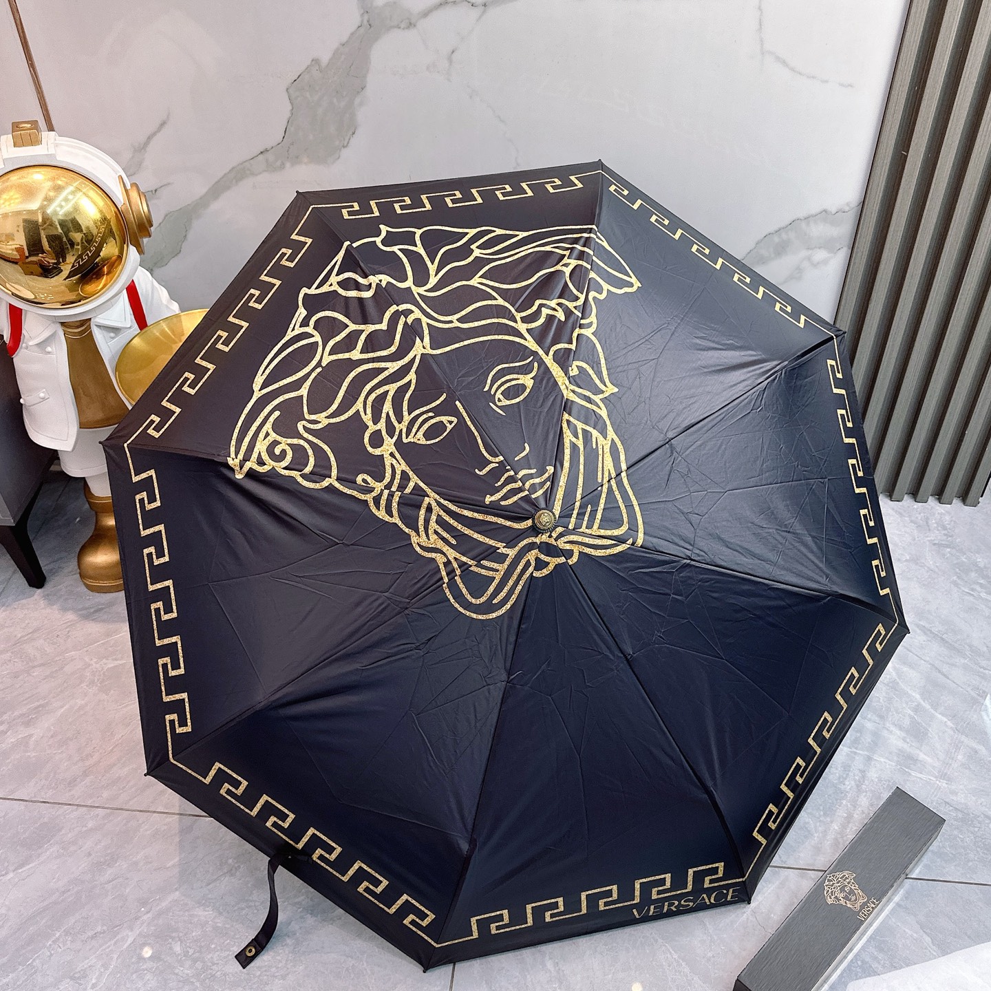 🌈🌈️范思哲（VERSACE）三折防晒睛雨伞🔥🔥 2055夏季新款 全自动折叠晴雨伞 
内里黑色涂层防晒
