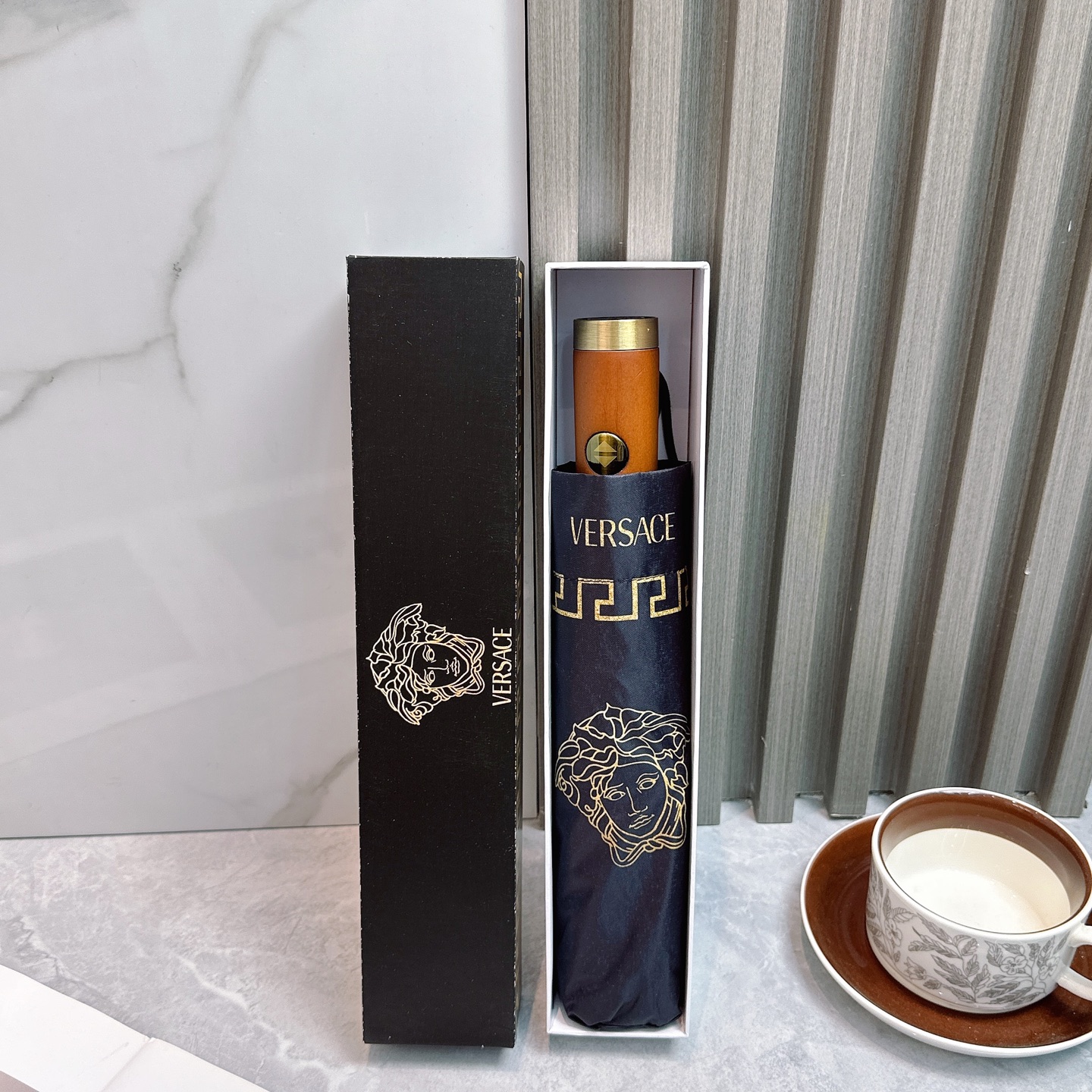 🌈🌈️范思哲（VERSACE）三折防晒睛雨伞🔥🔥 2055夏季新款 全自动折叠晴雨伞 
内里黑色涂层防晒