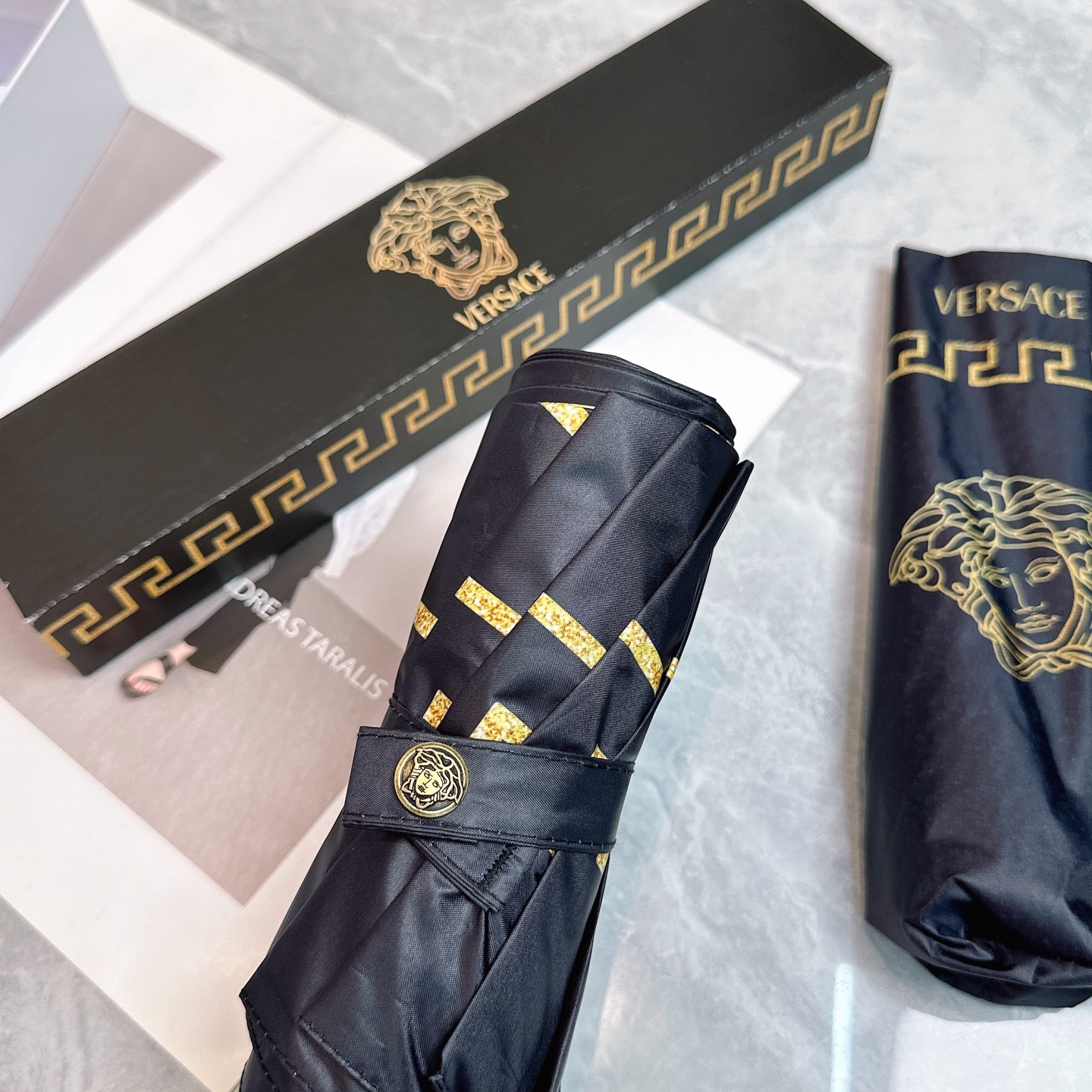🌈🌈️范思哲（VERSACE）三折防晒睛雨伞🔥🔥 2055夏季新款 全自动折叠晴雨伞 
内里黑色涂层防晒