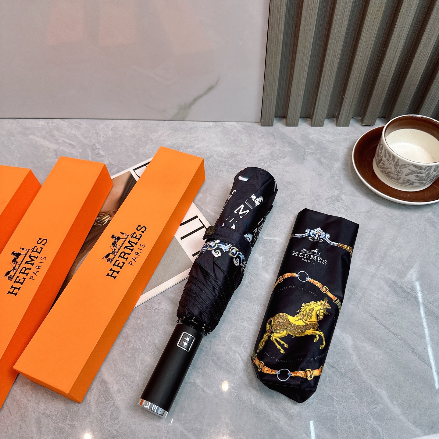  爱马仕HERMES 三折防晒睛雨伞🔥🔥 夏季新款 全自动折叠晴雨伞 
内里黑色涂层防晒有效阻隔紫外线9