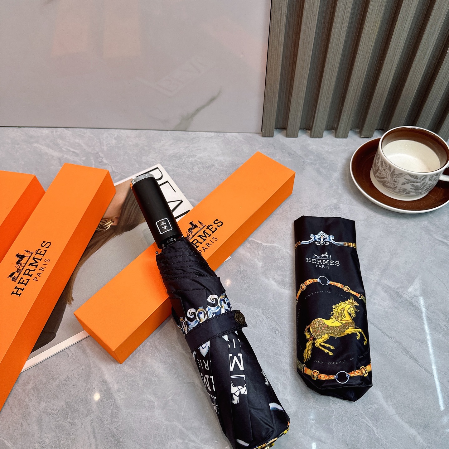  爱马仕HERMES 三折防晒睛雨伞🔥🔥 夏季新款 全自动折叠晴雨伞 
内里黑色涂层防晒有效阻隔紫外线9