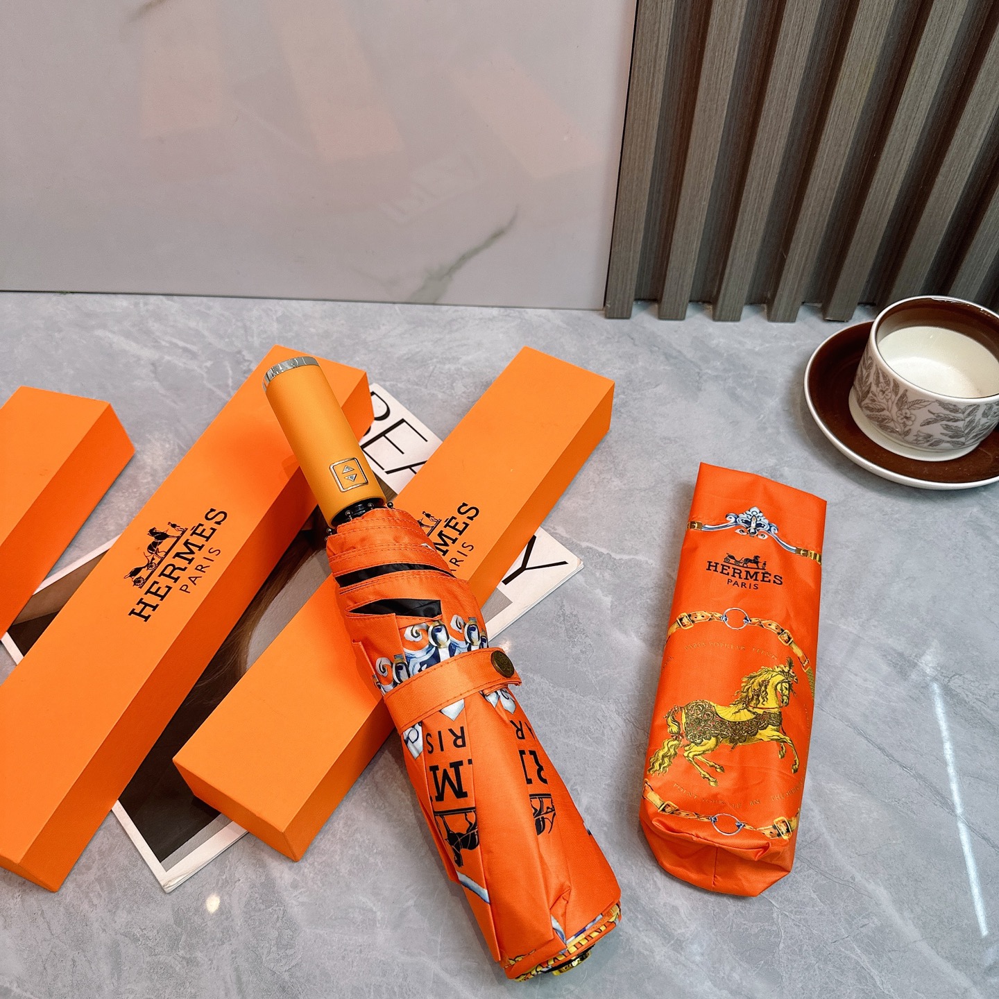  爱马仕HERMES 三折防晒睛雨伞🔥🔥 夏季新款 全自动折叠晴雨伞 
内里黑色涂层防晒有效阻隔紫外线9