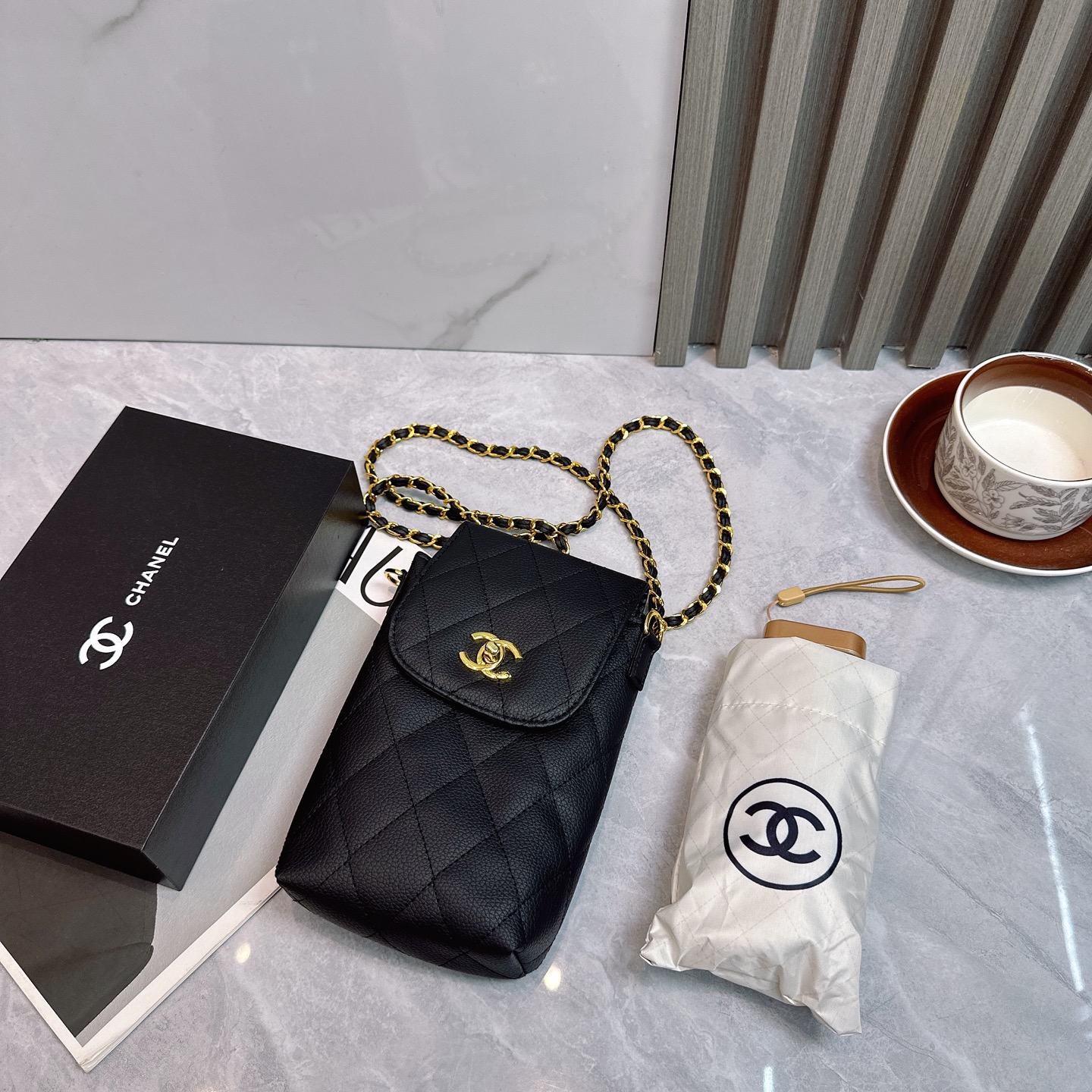 CHANEL（香奈儿）夏季新款 拼接五折晴雨伞 配送链包配套礼盒 链包可放手机 ，时尚博主人手一套，造型