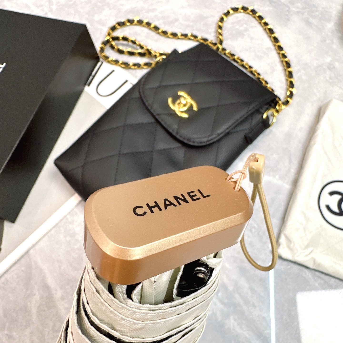CHANEL（香奈儿）夏季新款 拼接五折晴雨伞 配送链包配套礼盒 链包可放手机 ，时尚博主人手一套，造型