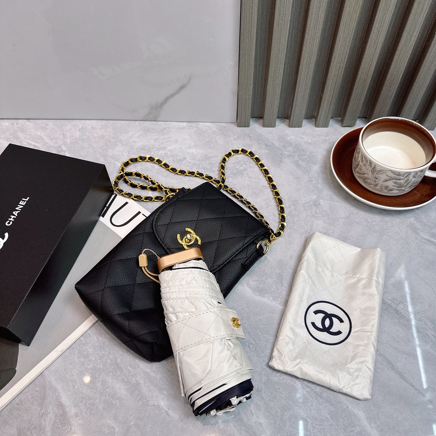 CHANEL（香奈儿）夏季新款 拼接五折晴雨伞 配送链包配套礼盒 链包可放手机 ，时尚博主人手一套，造型