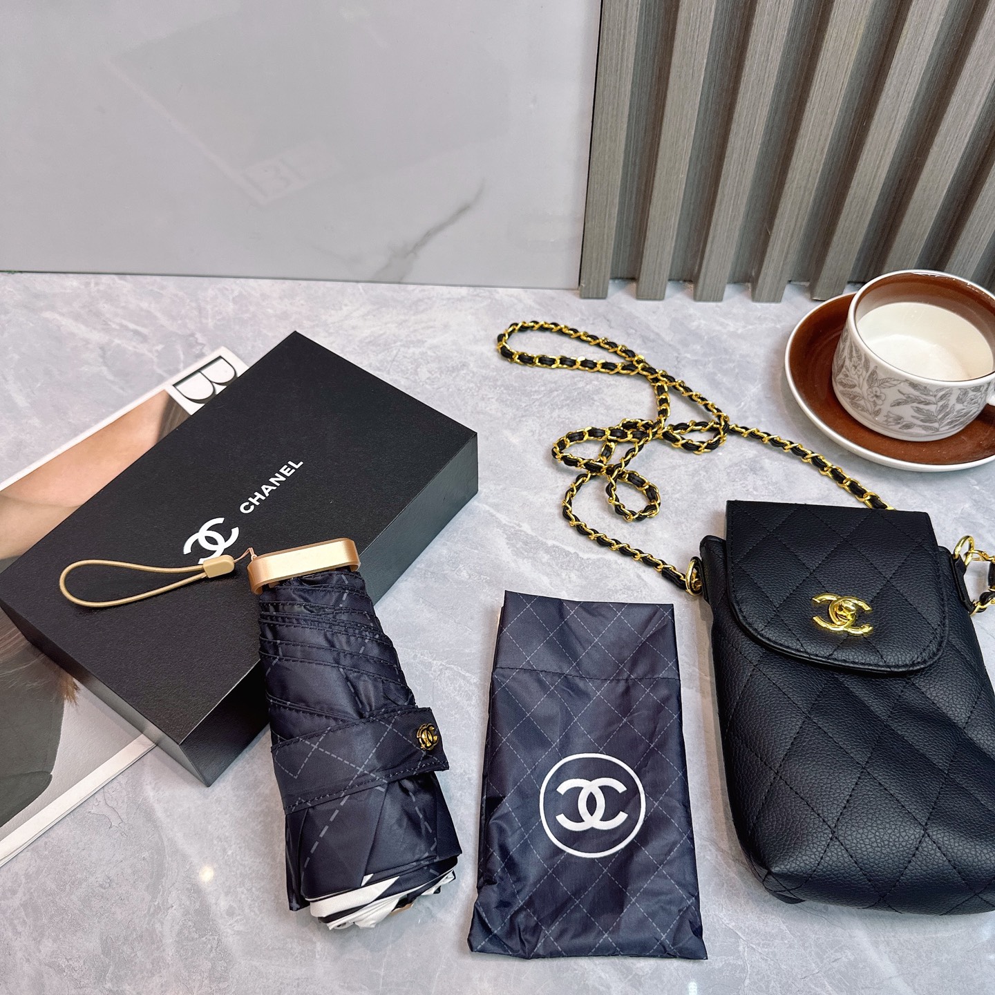 CHANEL（香奈儿）夏季新款 拼接五折晴雨伞 配送链包配套礼盒 链包可放手机 ，时尚博主人手一套，造型