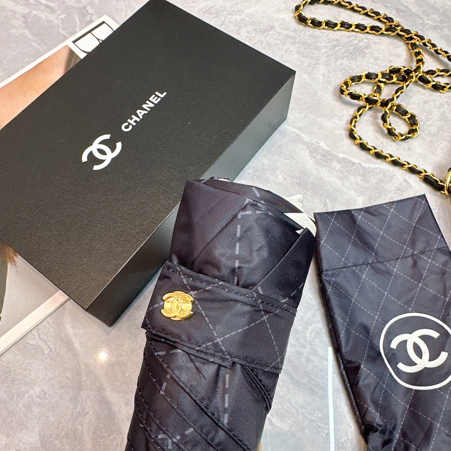 CHANEL（香奈儿）夏季新款 拼接五折晴雨伞 配送链包配套礼盒 链包可放手机 ，时尚博主人手一套，造型