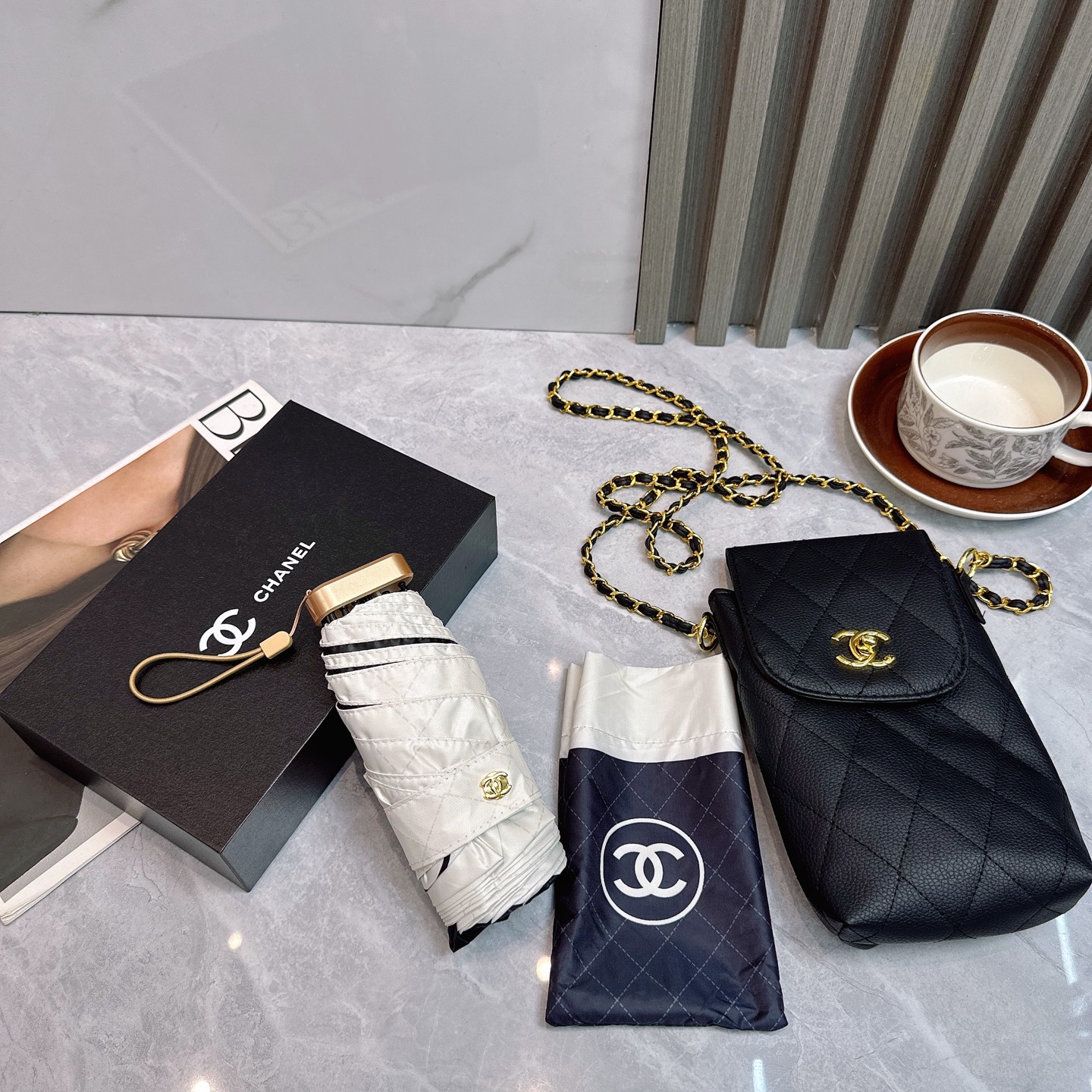 NO:378377,CHANEL (Chanel) 2025 summer new style, 50% off sunny umbrella, delivery chain bag matching gift box, chain bag can be placed on mobile phone, fashion blogger hand-made, styling artifact, extremely high-quality film yield, self-advanced sense, umbrella bag double C hardware, details are full of umbrella parasol sun umbrella, umbrella, chanel, chanel, umbrellas19860909CHANEL（香奈儿）2025夏季新款 拼接五折晴雨伞 配送链包配套礼盒 链包可放手机 ,时尚博主人手一套,造型神器,出片率极高,自带高级感,伞包双C五金,细节完爆雨伞遮阳伞太阳伞,雨伞,chanel,chanel,umbrellas,accessory