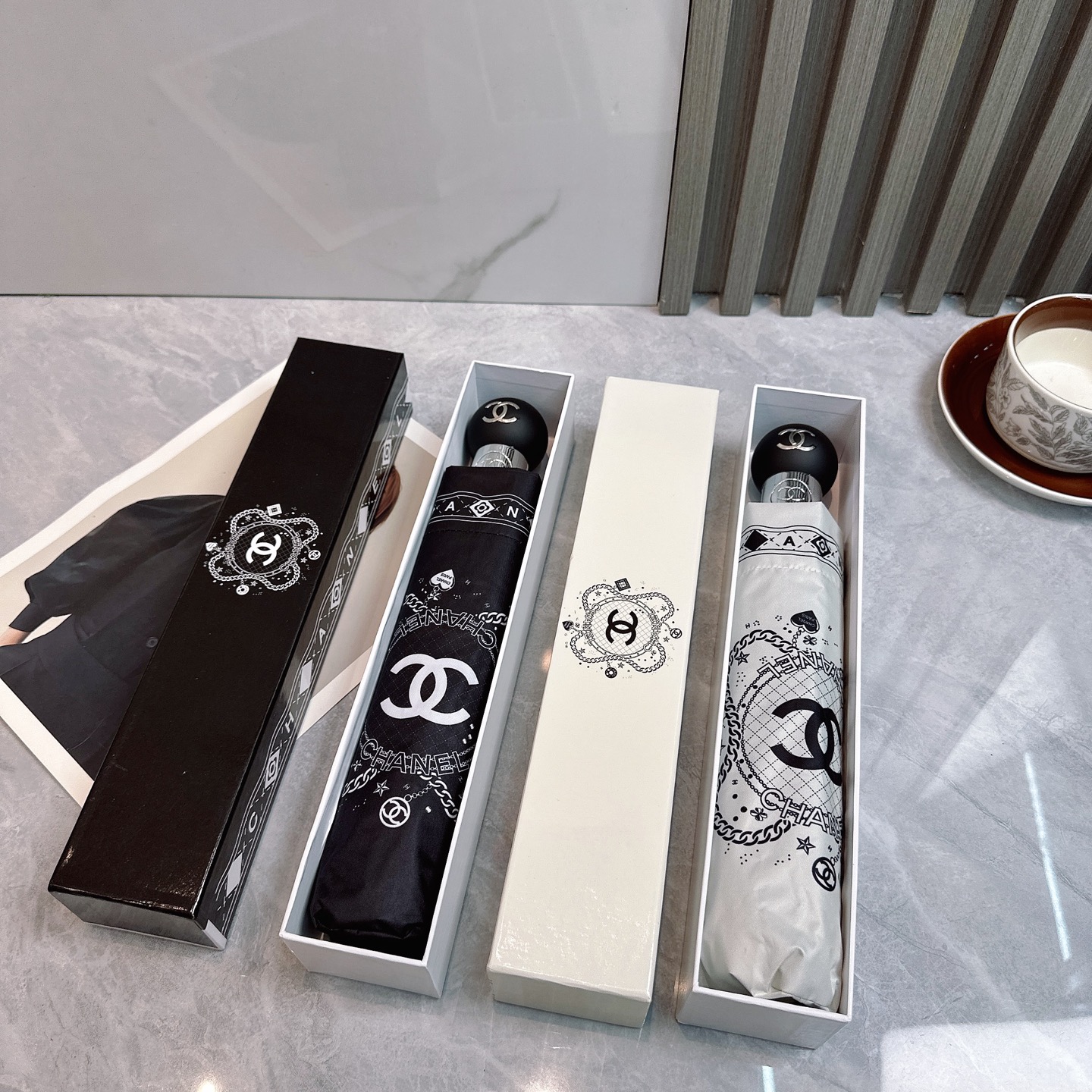  CHANEL（香奈儿）夏季新款 全自动折叠晴雨伞 
黑色涂层防晒有效阻隔紫外线99%，UPF>50 
