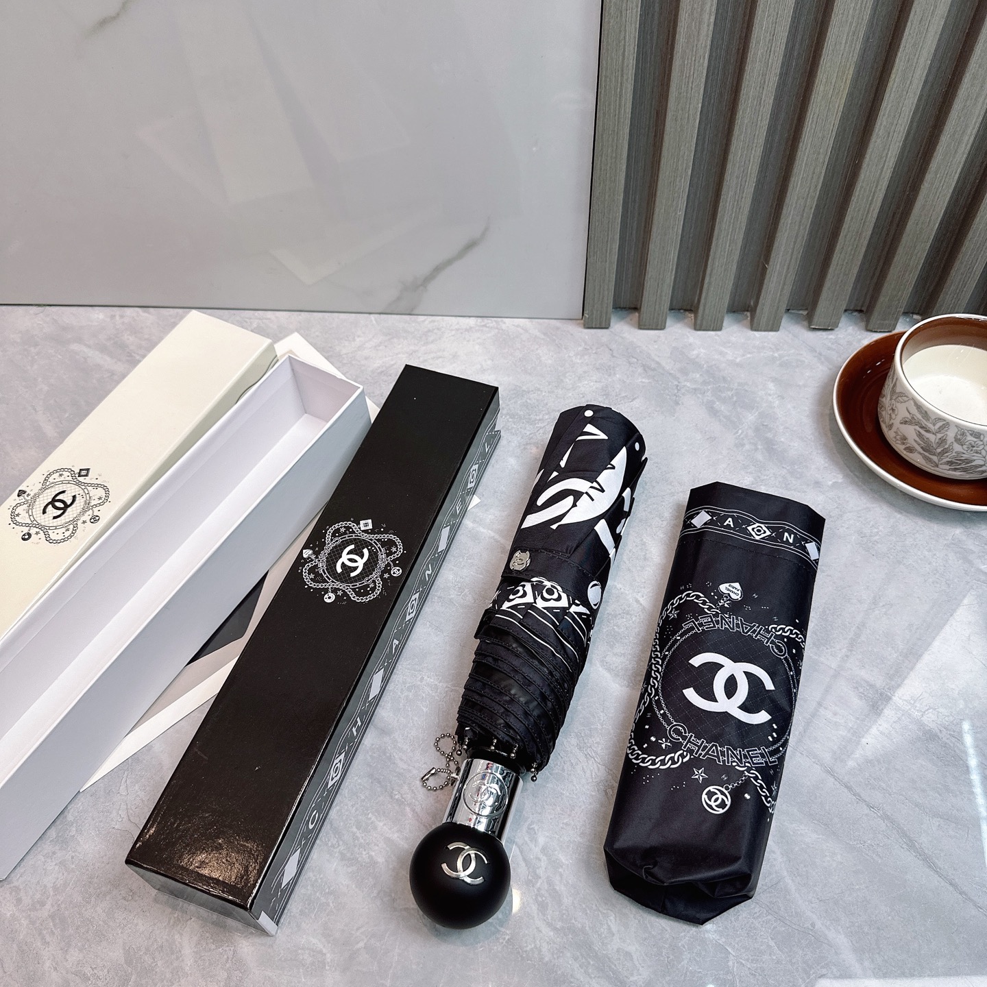  CHANEL（香奈儿）夏季新款 全自动折叠晴雨伞 
黑色涂层防晒有效阻隔紫外线99%，UPF>50 
