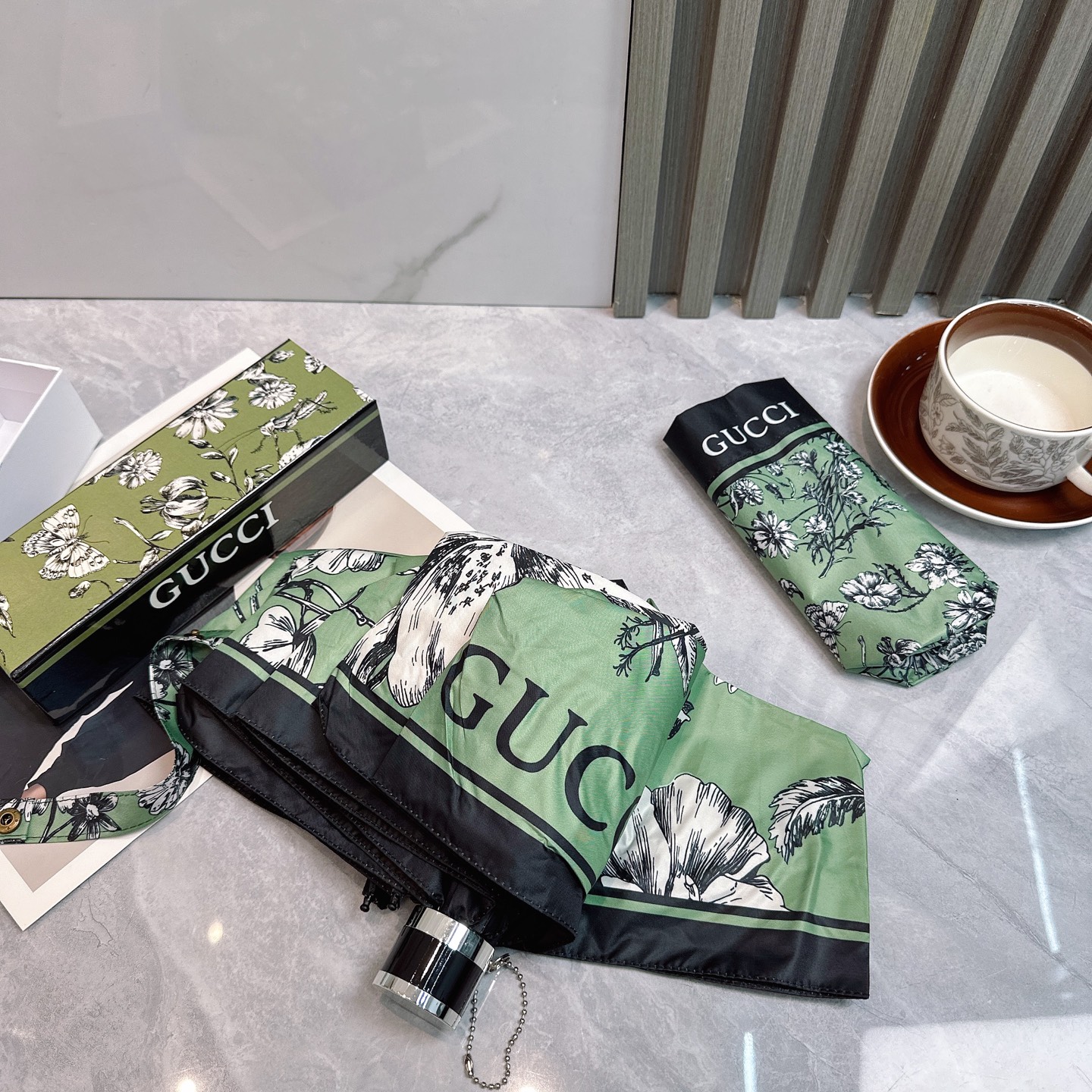  🌈🌈️ 古驰Gucci 五折防晒睛雨伞🔥🔥 夏季新款 折叠晴雨伞 
内里黑色涂层防晒有效阻隔紫外线99