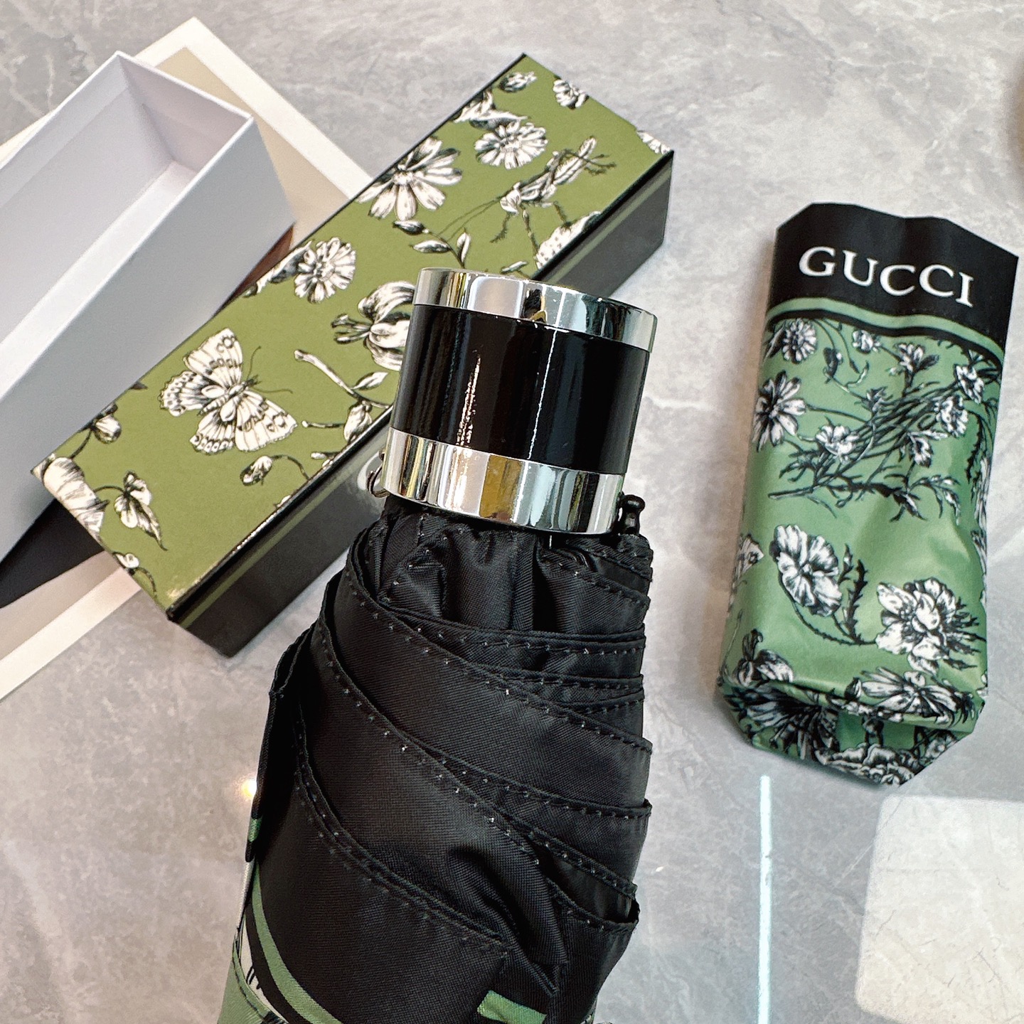  🌈🌈️ 古驰Gucci 五折防晒睛雨伞🔥🔥 夏季新款 折叠晴雨伞 
内里黑色涂层防晒有效阻隔紫外线99