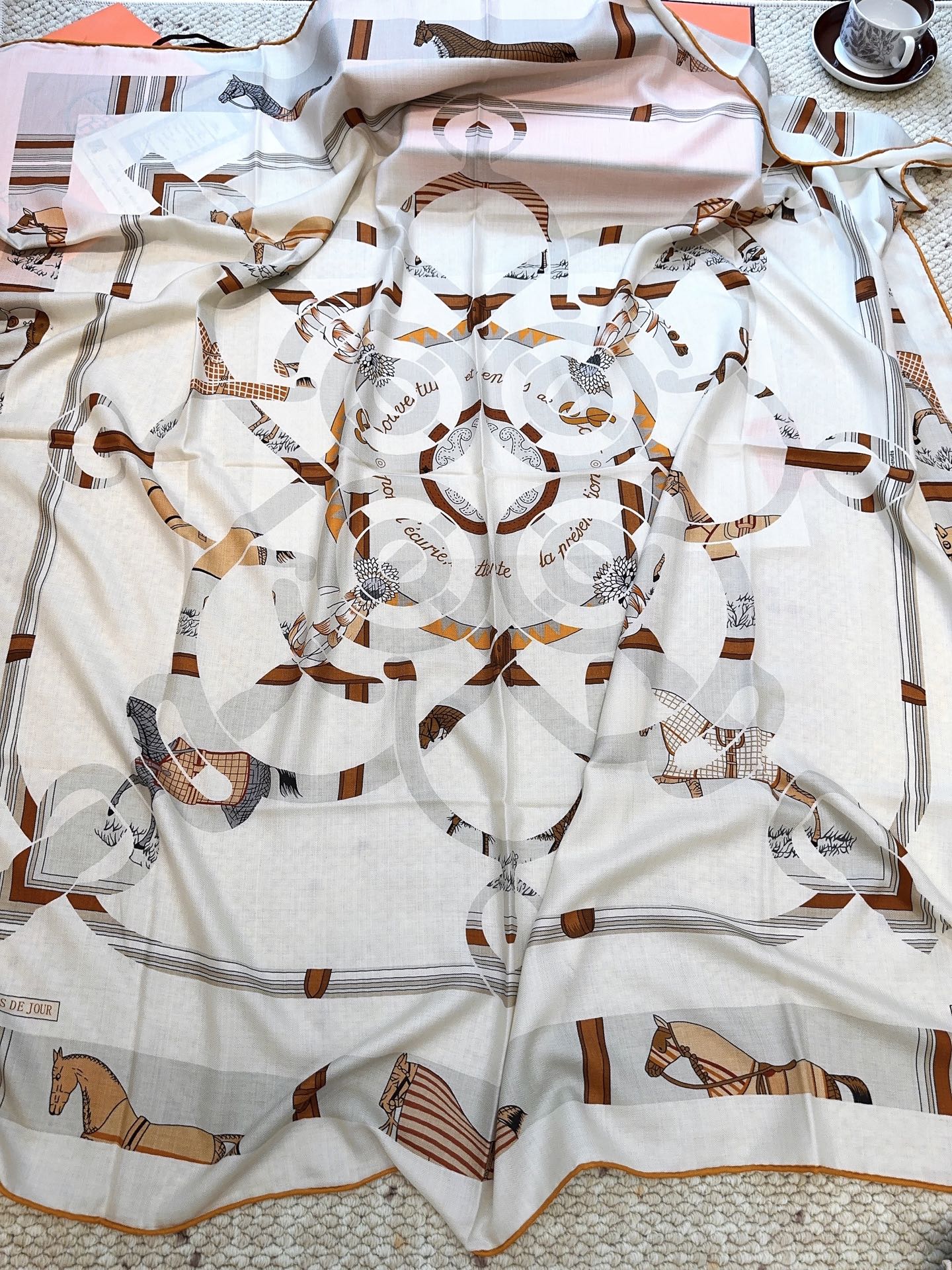 爱马仕（Hermes）上新💕【爱马仕2025春夏 】这款点睛配饰可以多种方式佩戴，与任何服饰皆搭配得宜。