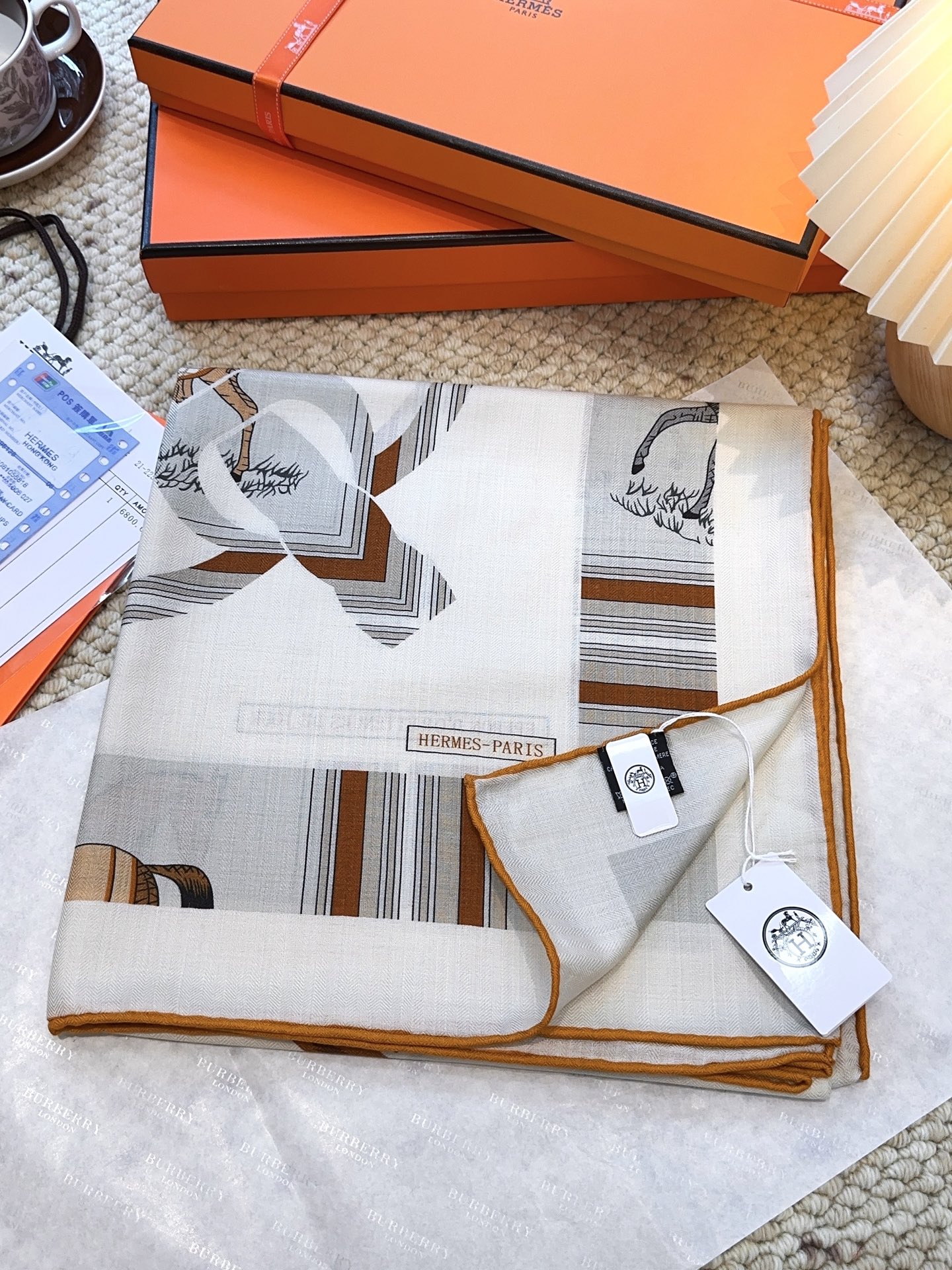 爱马仕（Hermes）上新💕【爱马仕2025春夏 】这款点睛配饰可以多种方式佩戴，与任何服饰皆搭配得宜。