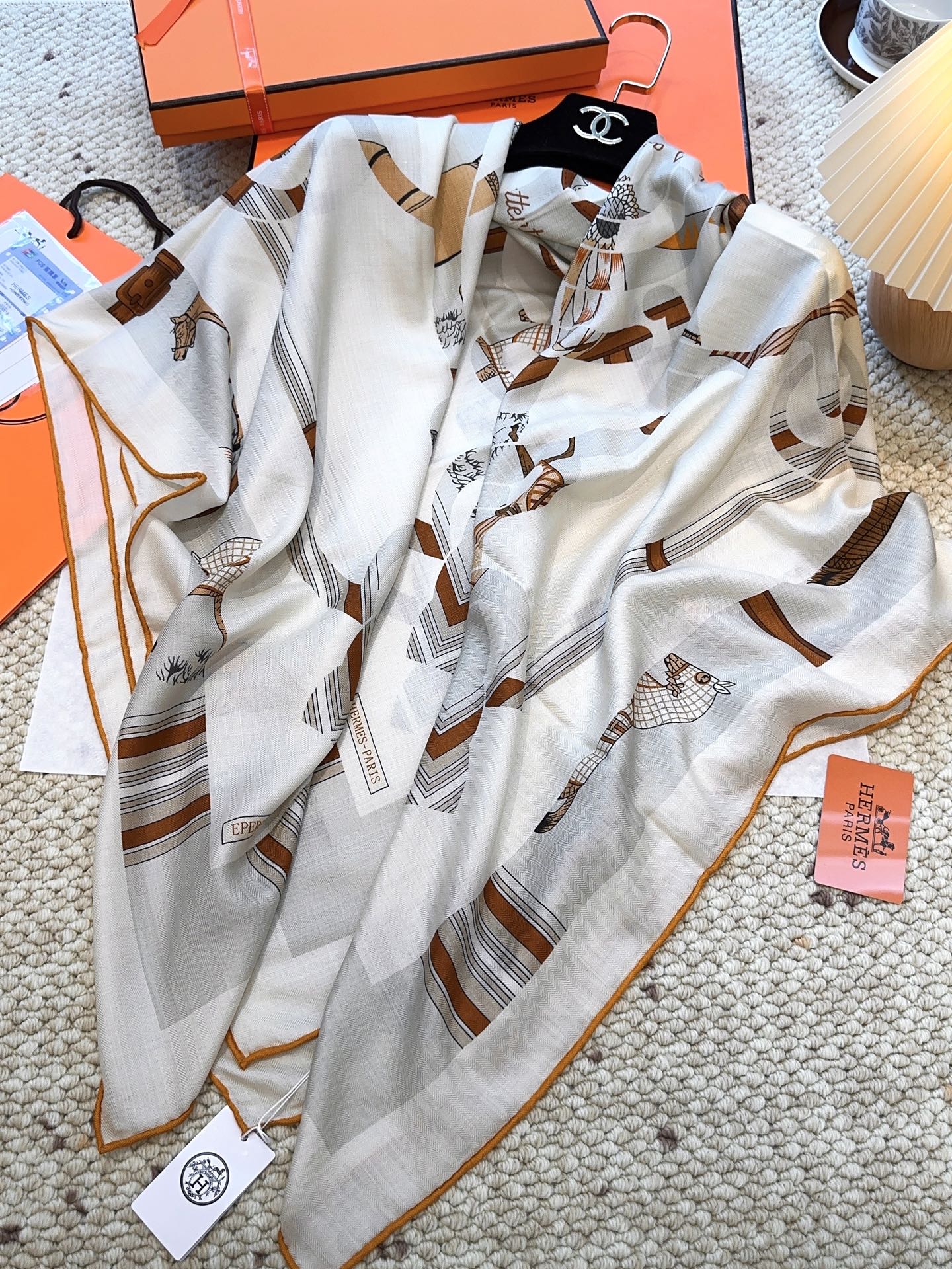 爱马仕（Hermes）上新💕【爱马仕2025春夏 】这款点睛配饰可以多种方式佩戴，与任何服饰皆搭配得宜。