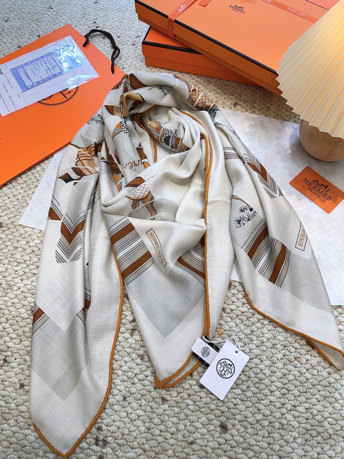 爱马仕（Hermes）上新💕【爱马仕2025春夏 】这款点睛配饰可以多种方式佩戴，与任何服饰皆搭配得宜。